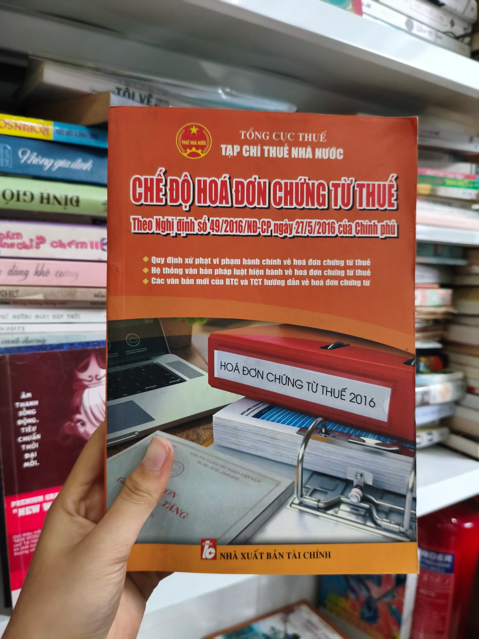 Chế độ hoá đơn chứng từ thuế 🌱 by  - Sách Book Cover - Ngọc Hiển Books