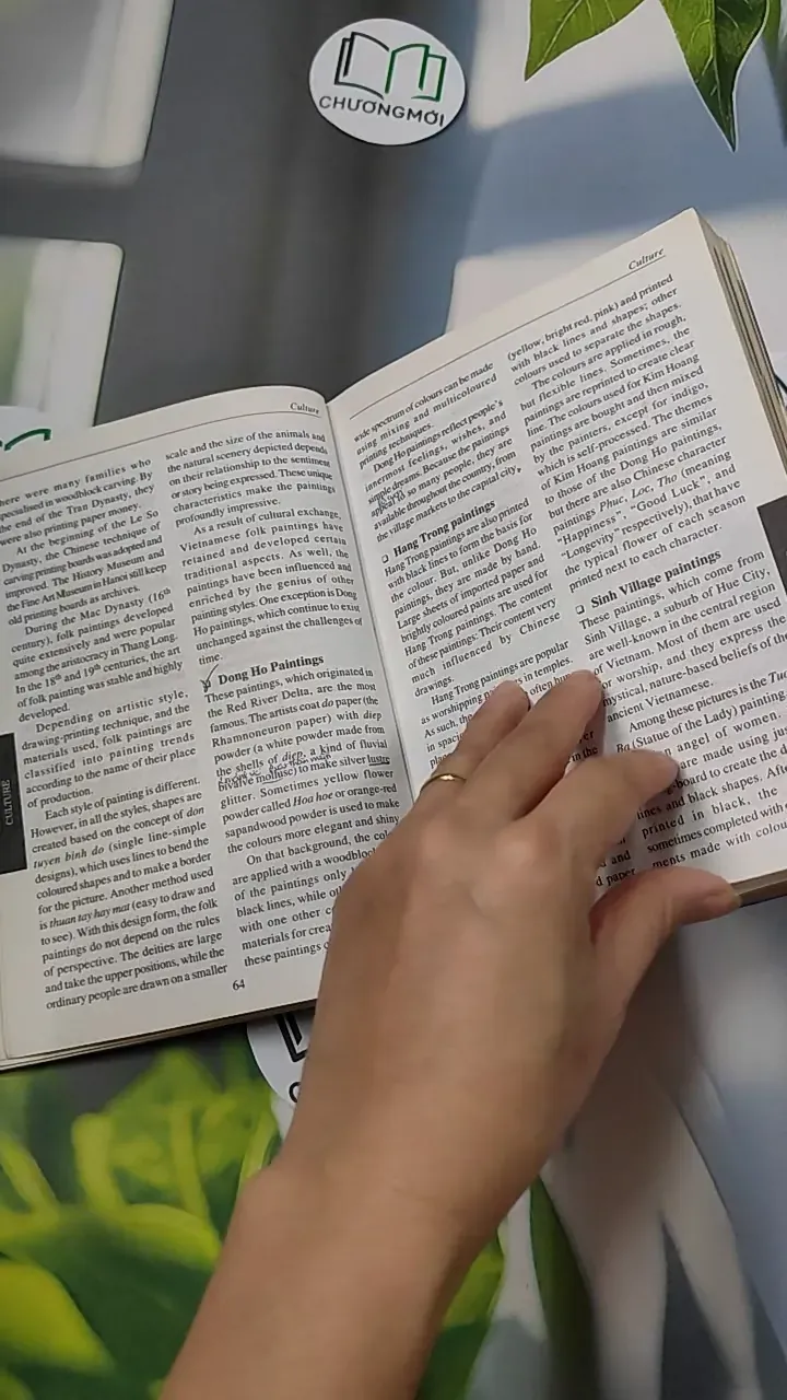 Vietnam Tourist Guidebook - Vietnam National Administration of Tourism 754516