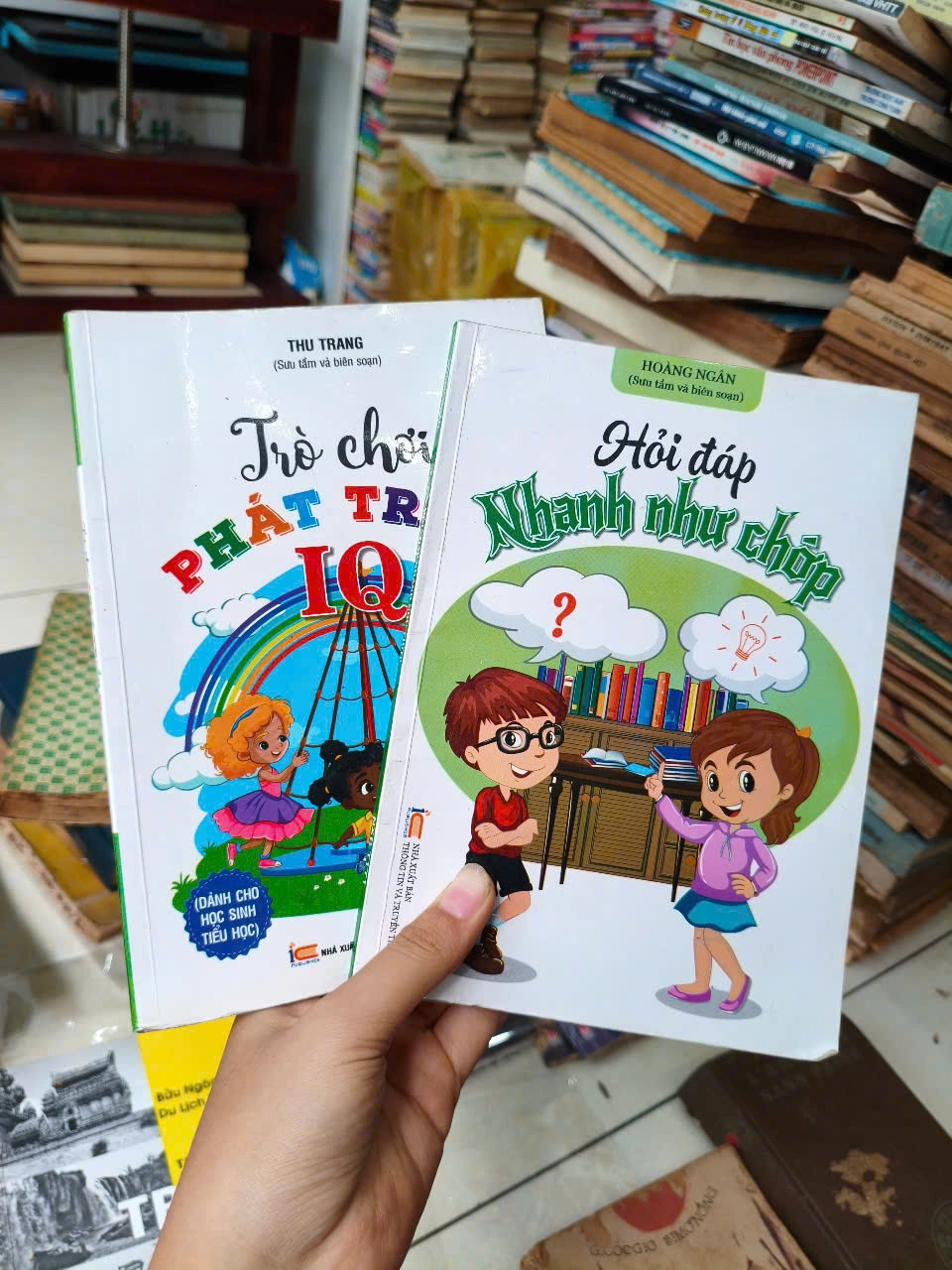 Hỏi đáp nhanh như chớp + Trò chơi phát triển IQ by  - Sách Book Cover - Ngọc Hiển Books