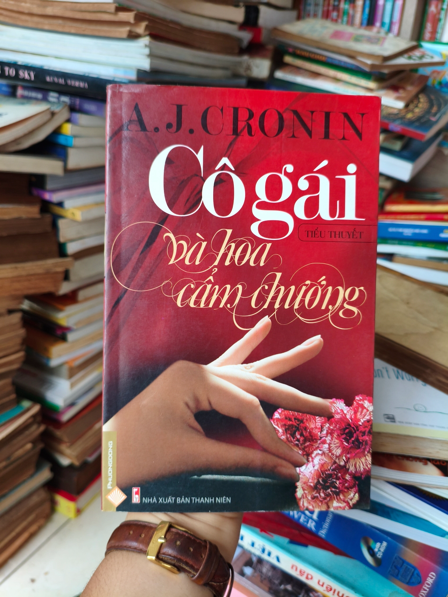 Cô gái và hoa cẩm chướng 🌱 by A.J. Cronin - Sách Book Cover - Ngọc Hiển Books