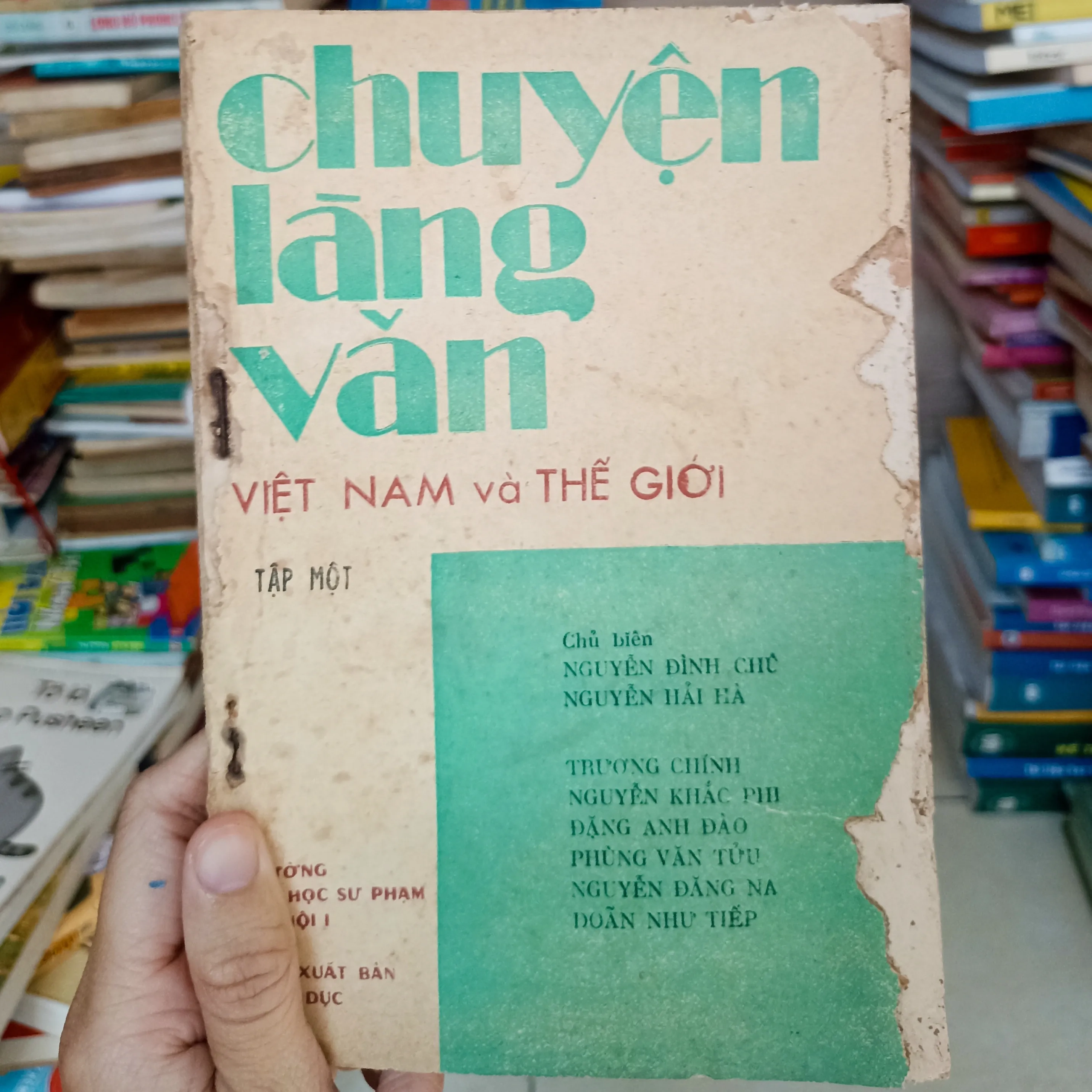 Chuyện làng văn Việt Nam và Thế Giới - Tập 1🌻 by  - Sách Book Cover - Ngọc Hiển Books