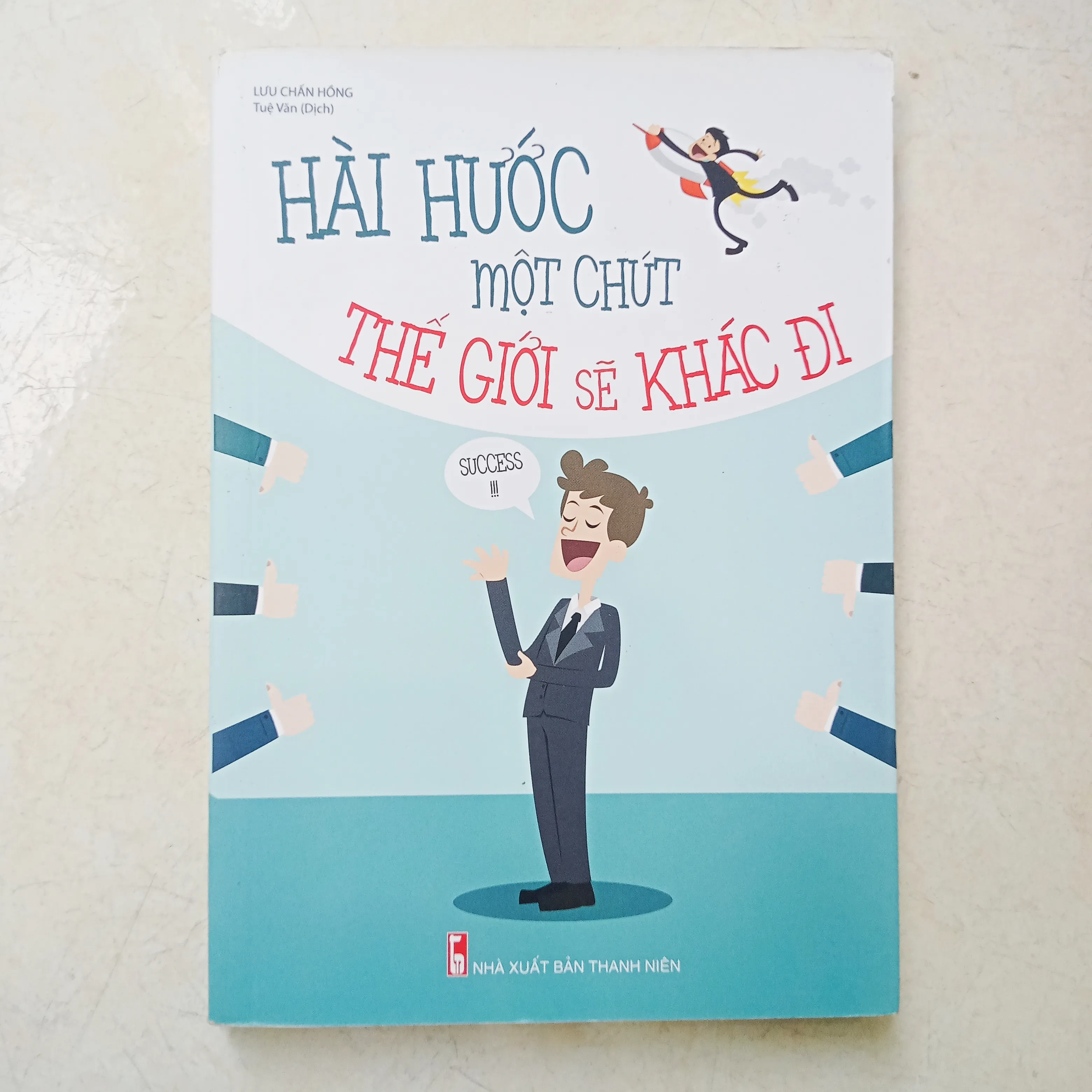 Hài hước một chút thế giới sẽ khác đi 📚 by  - Sách Book Cover - Ngọc Hiển Books