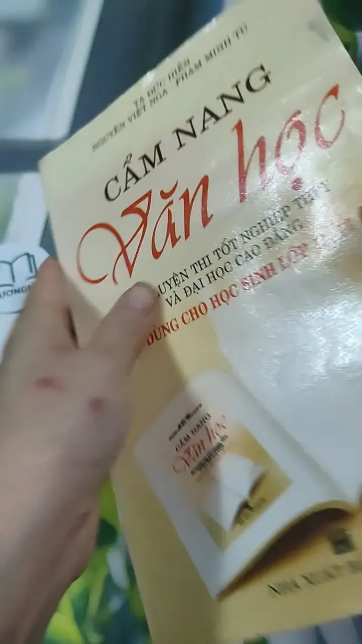 Cẩm Nang Văn Học Ôn Thi THPT Đại Học Cao Đẳng lớp 11 12 - Tạ Đức Hiền 727333