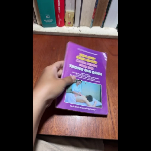 II Sức Khoẻ: Xoa Bóp Bấm Huyệt Chữa Bệnh Phụ Nữ Trong Gia Đình - 1998