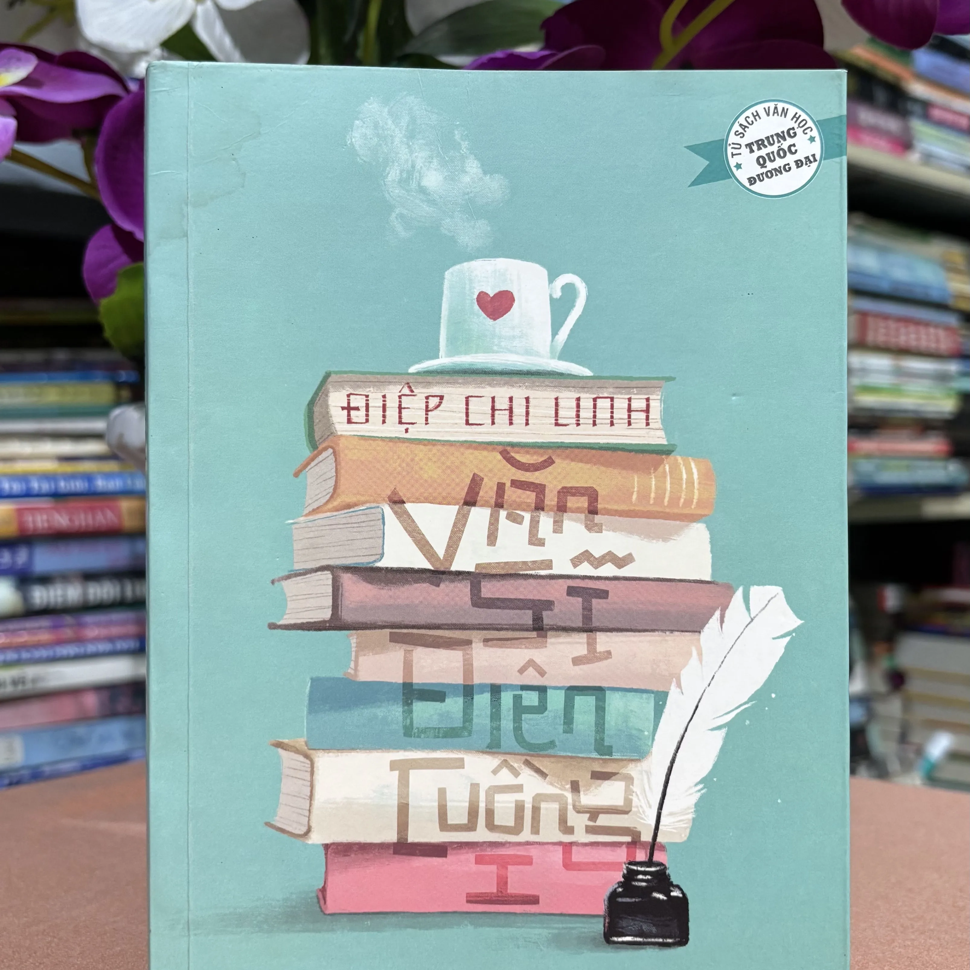 Văn sĩ điên cuồng 🌊 by  - Sách Book Cover - Ngọc Hiển Books