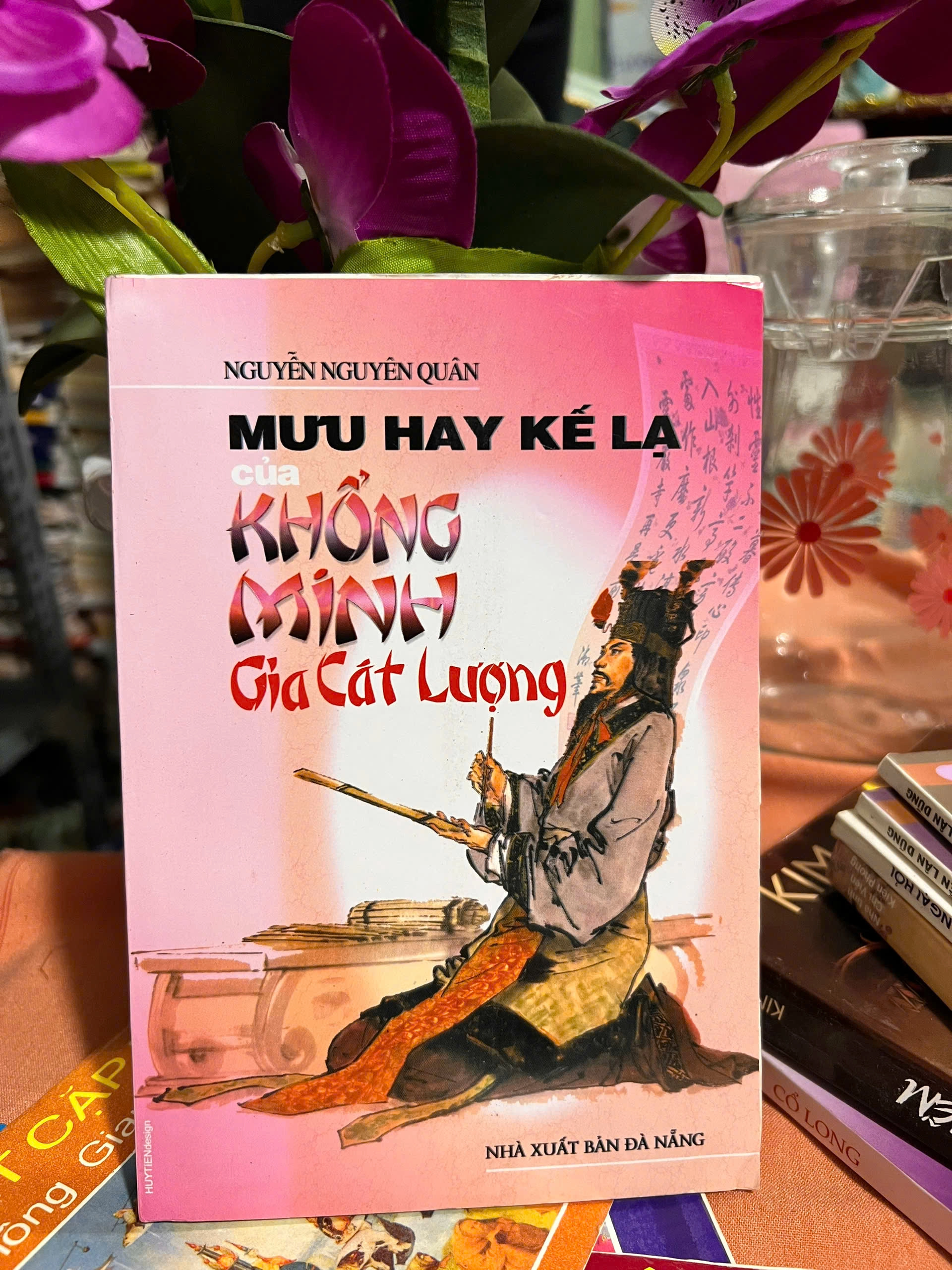 Mưu Hay Kế Lạ Của Khổng Minh Gia Cát Lượng - Nguyễn Nguyên Quân by  - Sách Book Cover - Ngọc Hiển Books