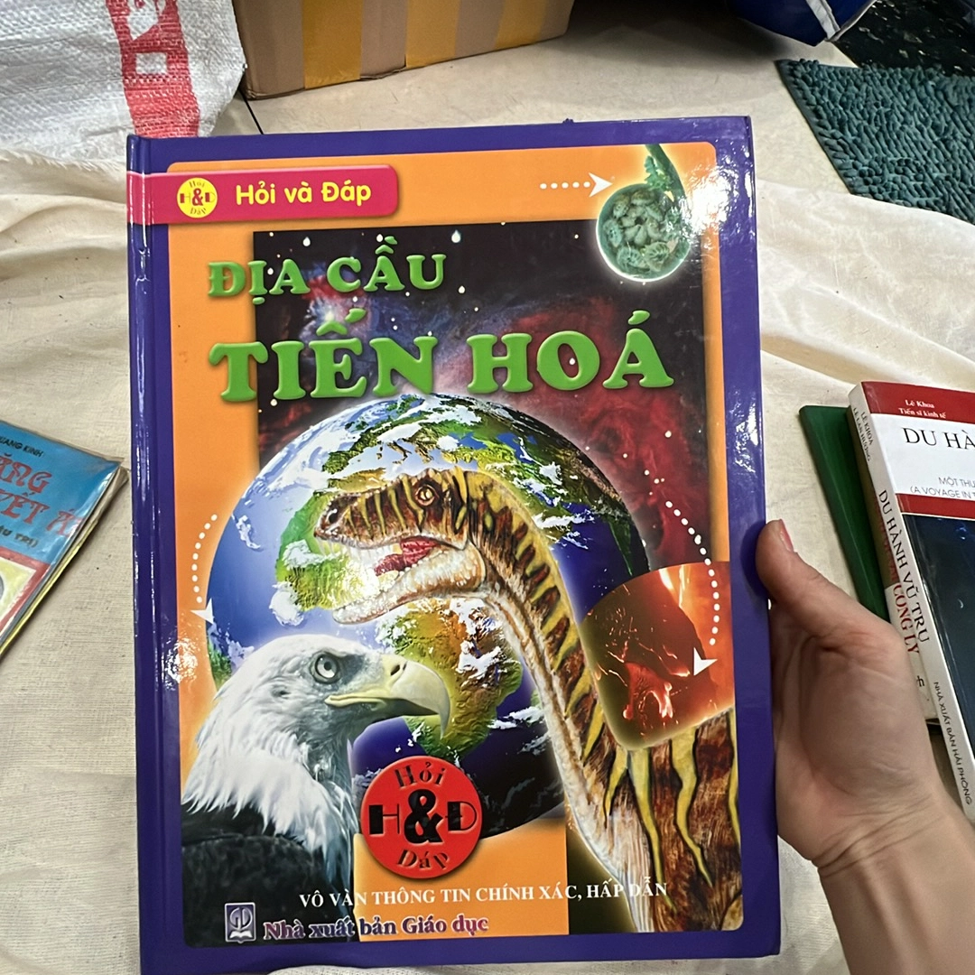 Địa cầu tiến hoá - dành cho trẻ em - bìa cứng by  - Sách Book Cover - Ngọc Hiển Books