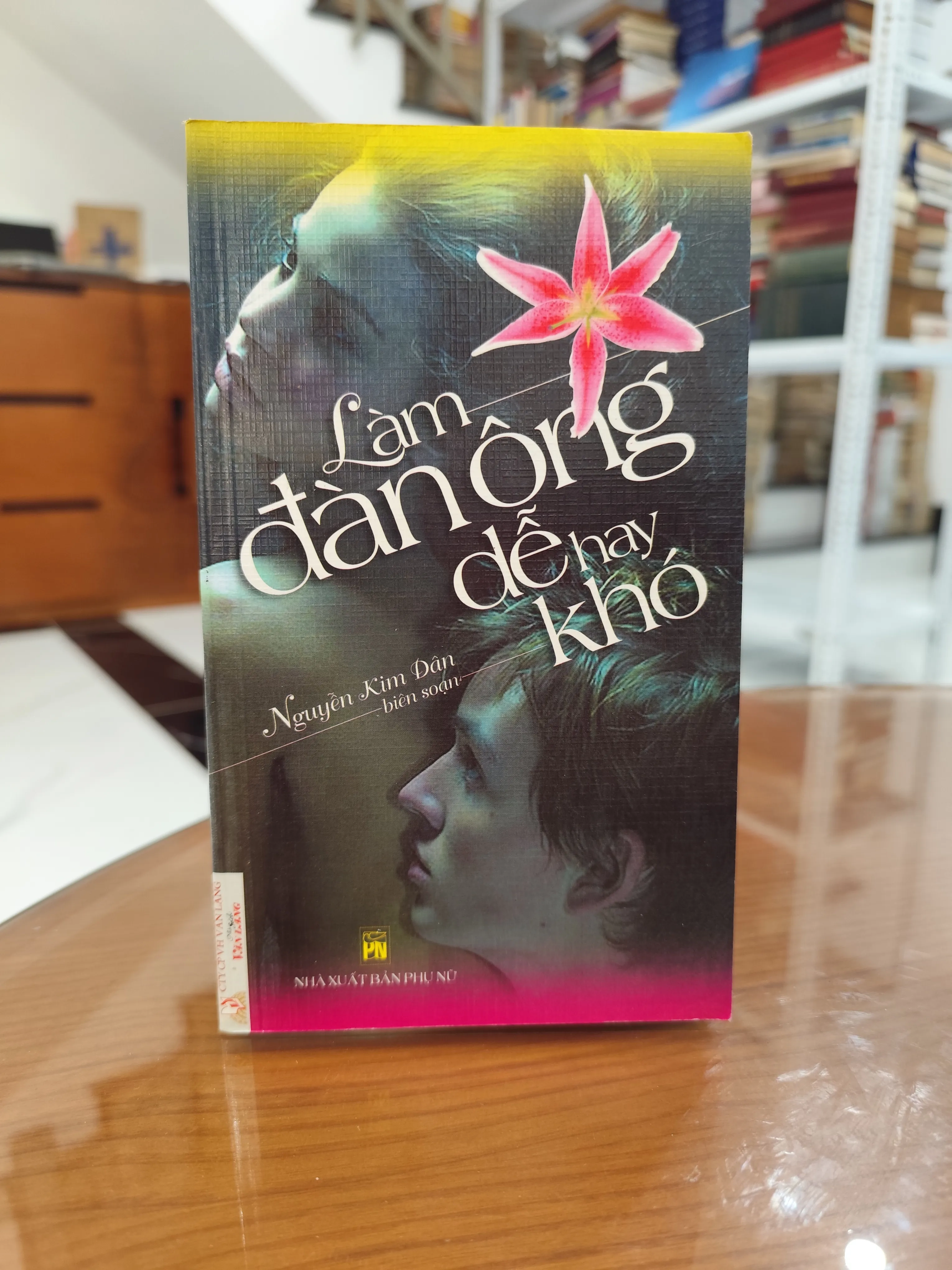 Làm đàn ông dễ hay khó by  - Sách Book Cover - Ngọc Hiển Books