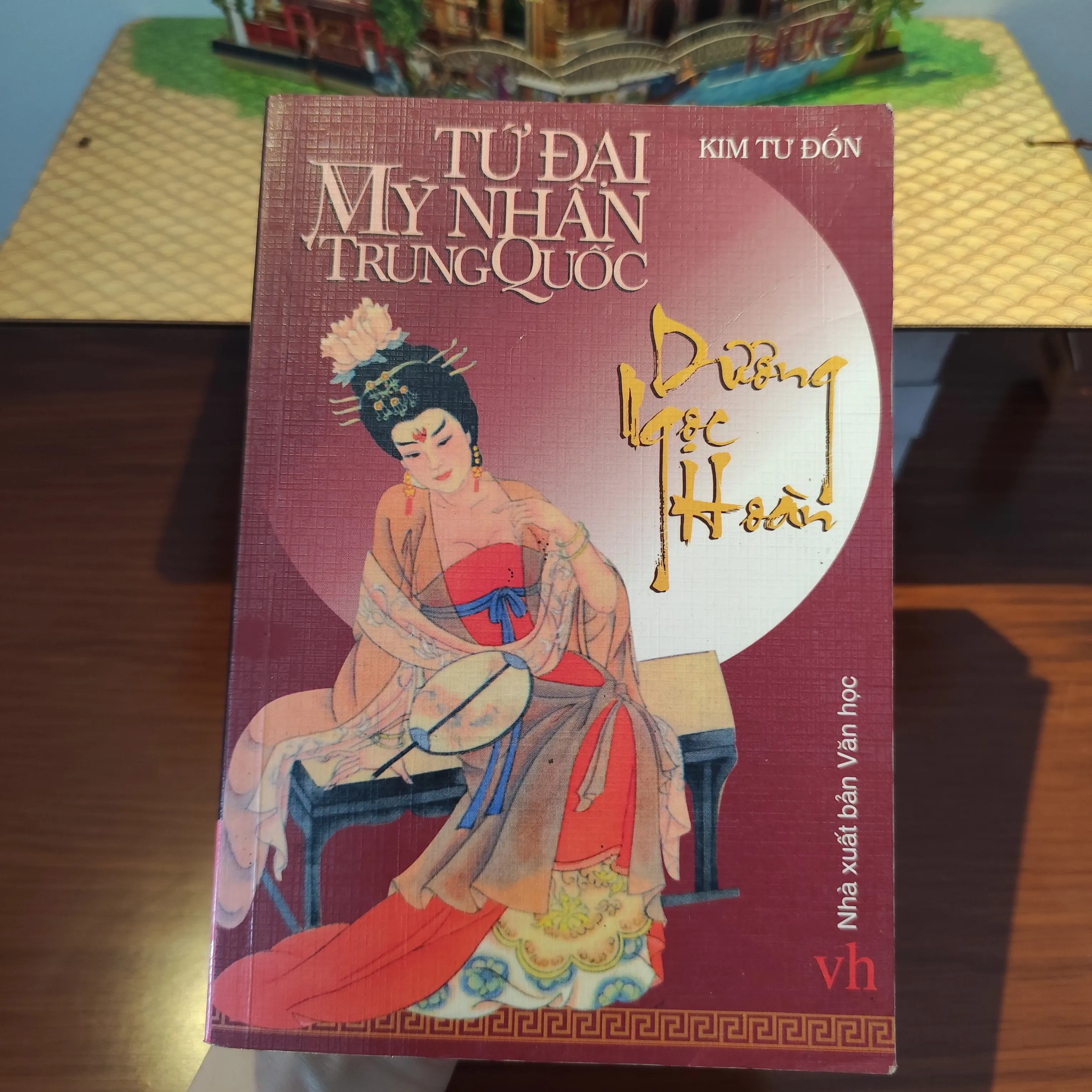 Tứ đại mỹ nhân Trung Quốc- Dương Ngọc Hoàn by  - Sách Book Cover - Ngọc Hiển Books