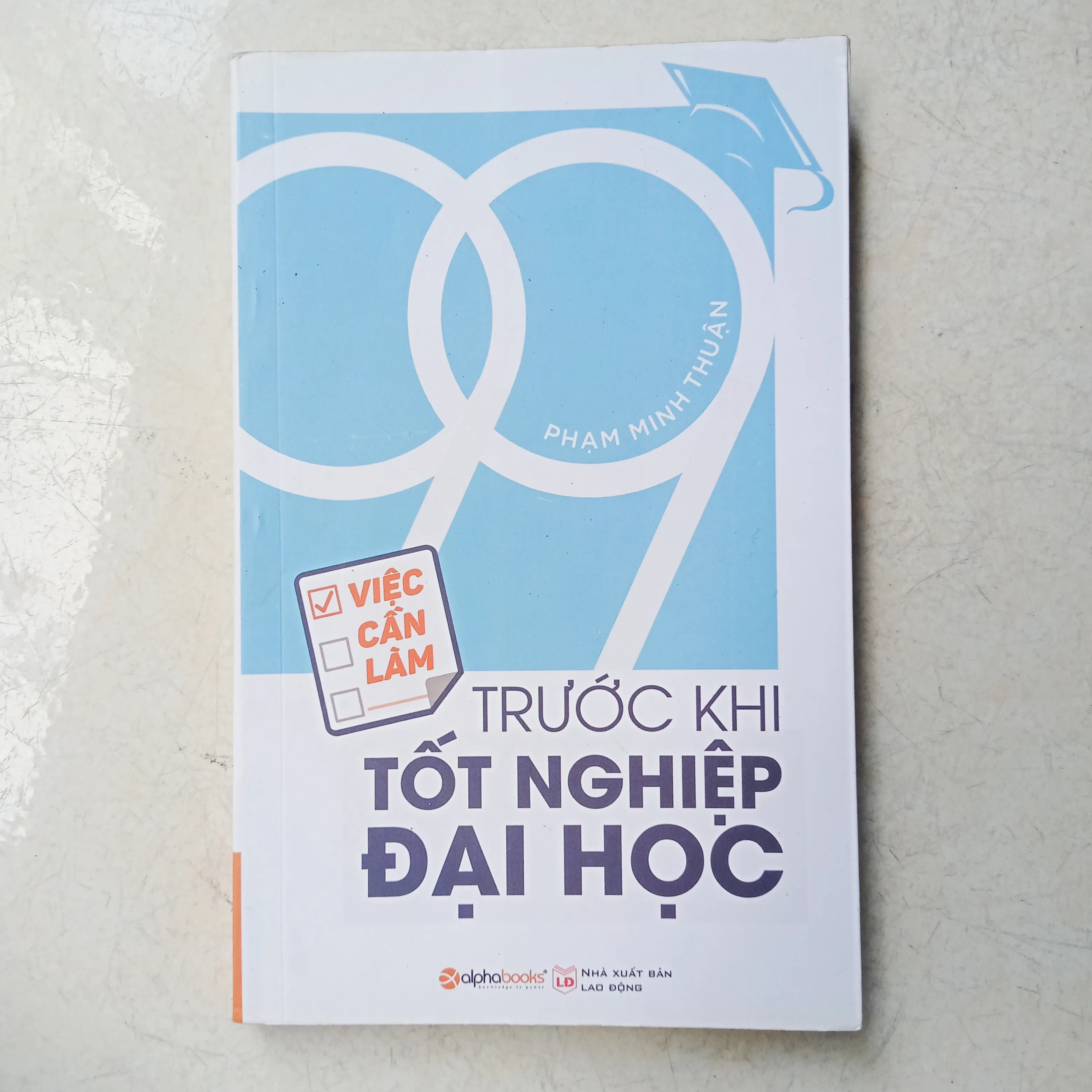 99 việc cần làm trước khi tốt nghiệp đại học 📚 by  - Sách Book Cover - Ngọc Hiển Books