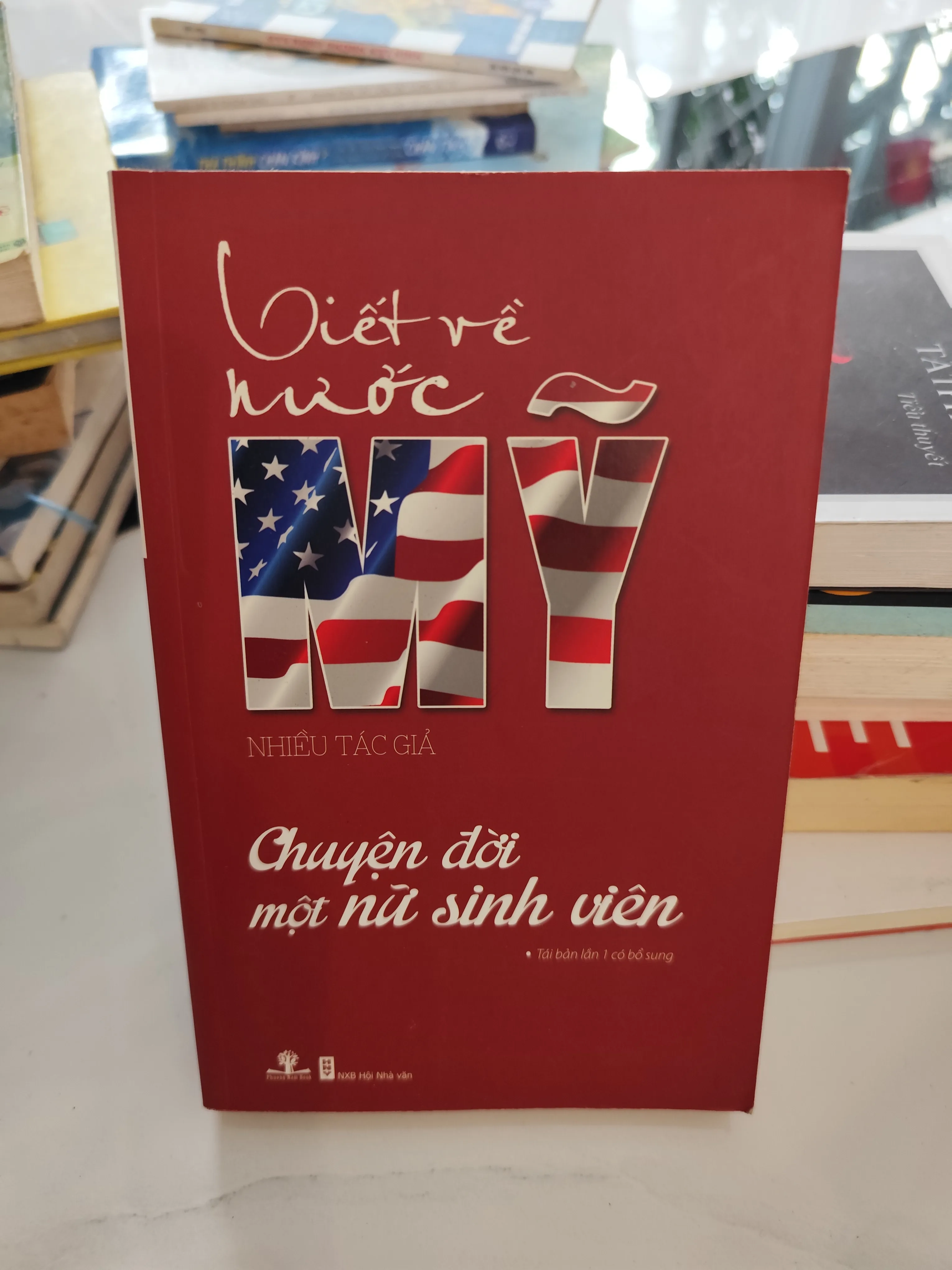 Biết về nước Mỹ - chuyện đời 1 nữ sinh viên by  - Sách Book Cover - Ngọc Hiển Books