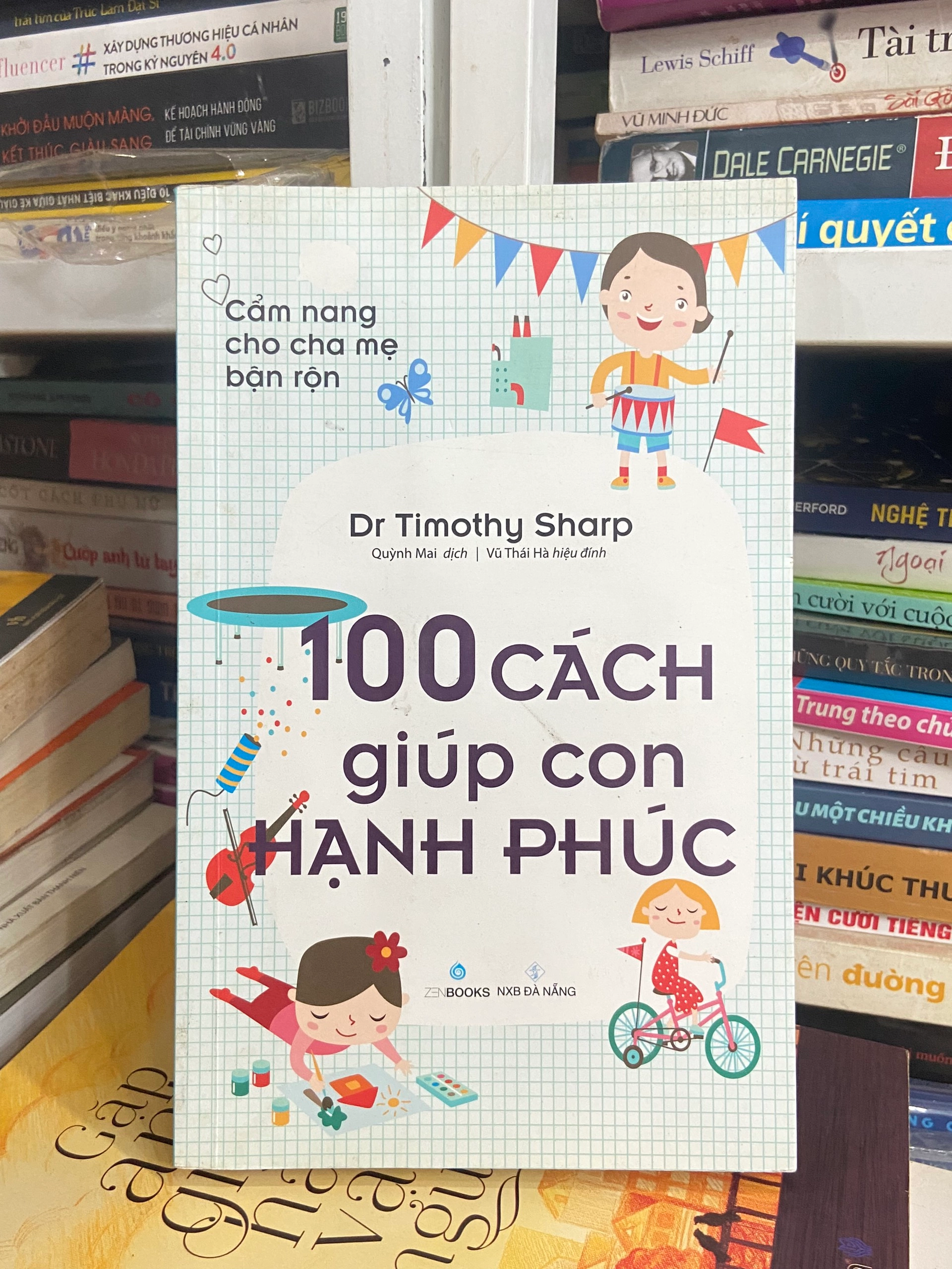 Cẩm Nang Cho Cha Mẹ Bận Rộn - 100 Cách Giúp Con Hạnh Phúc by  - Sách Book Cover - Ngọc Hiển Books