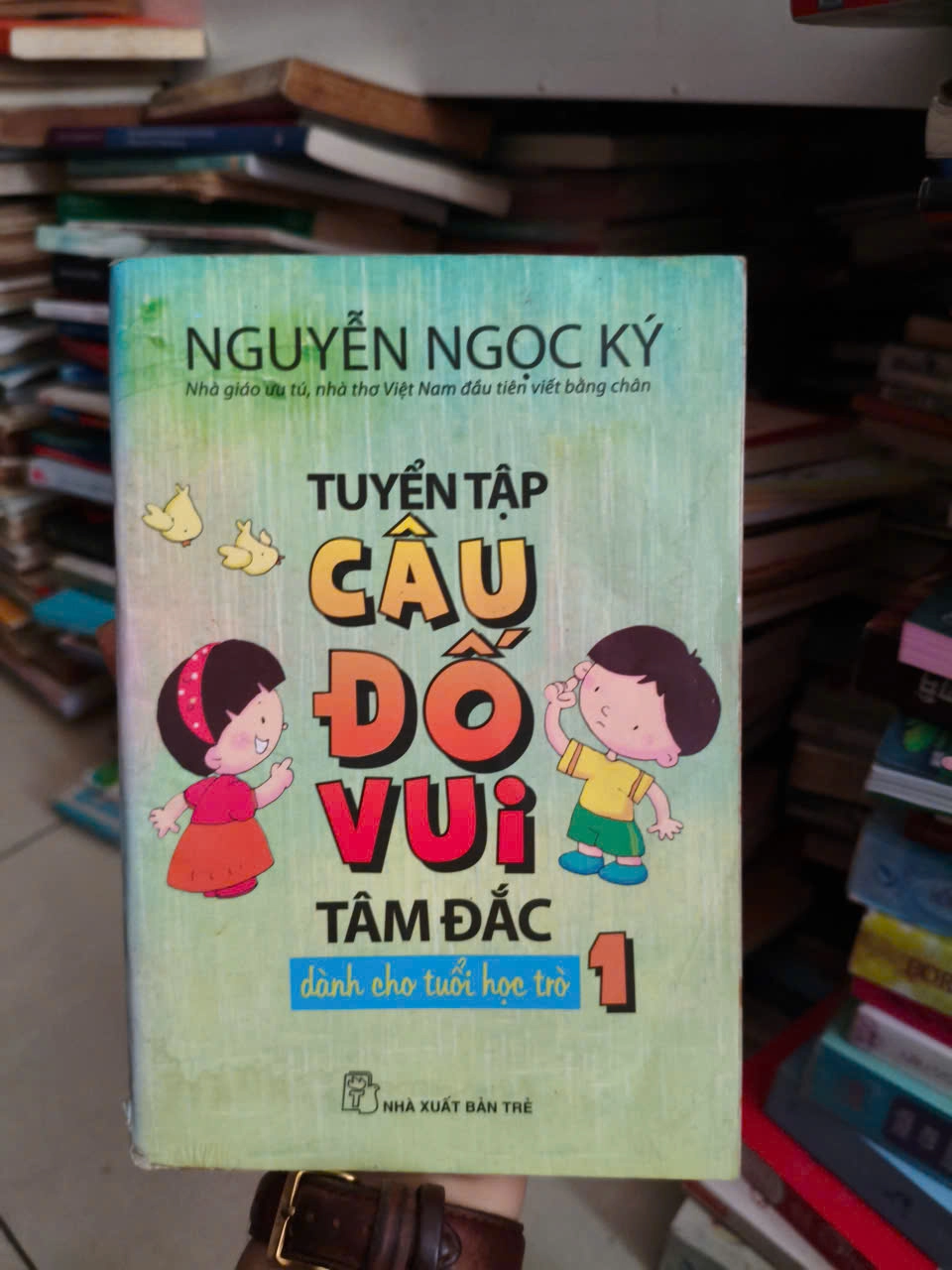 Tuyển Tập Câu Đố Vui Tâm Đắc Dành Cho Tuổi Học Trò by  - Sách Book Cover - Ngọc Hiển Books