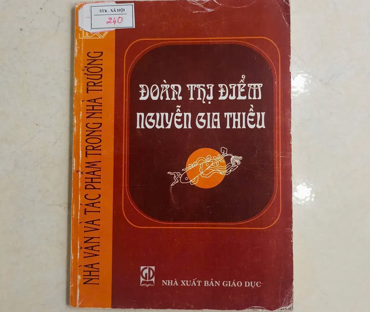 Đoàn Thị Điểm, Nguyễn Gia Thiều🌻 by  - Sách Book Cover - Ngọc Hiển Books