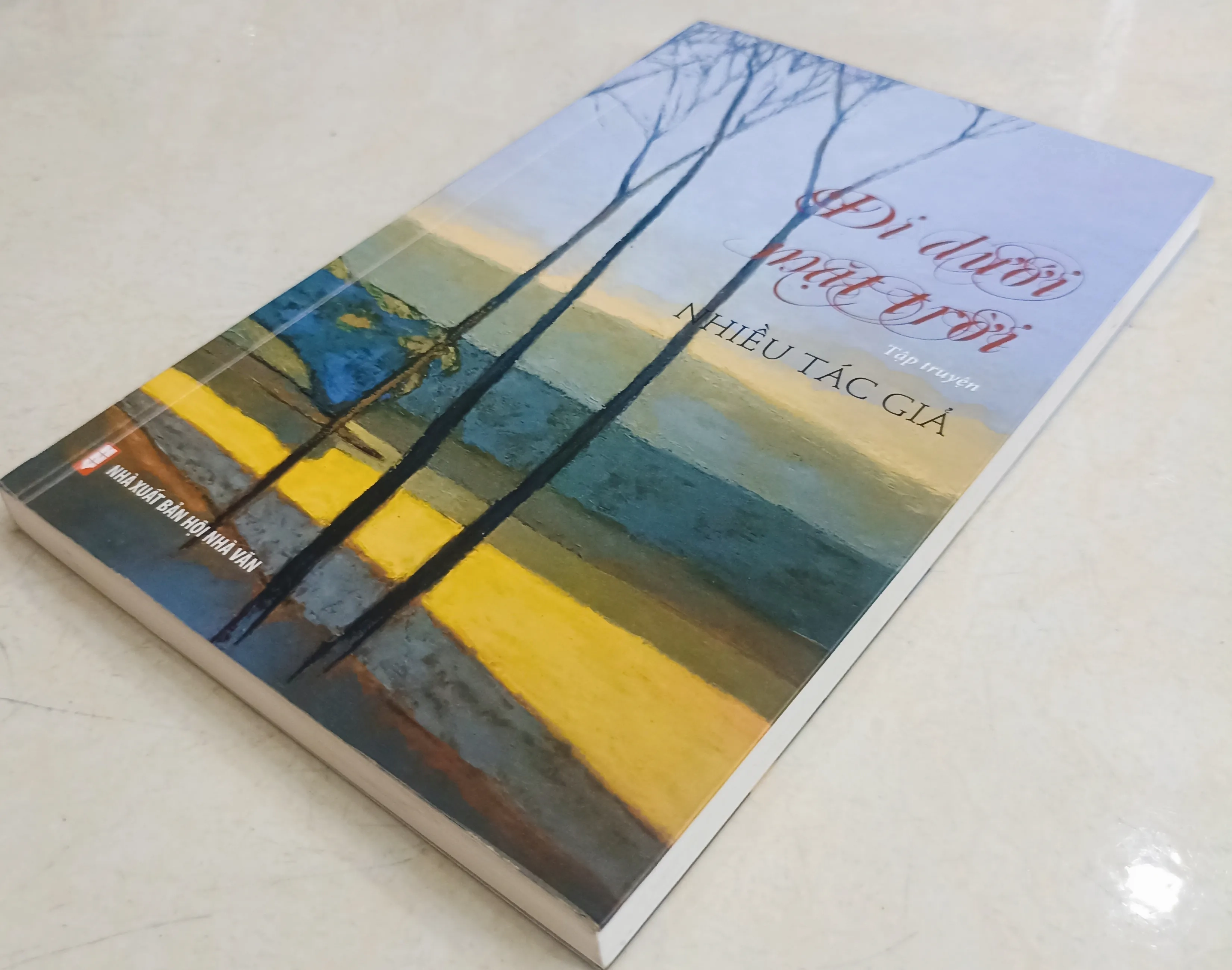 Đi dưới mặt trời 🌻 by  - Sách Book Cover - Ngọc Hiển Books