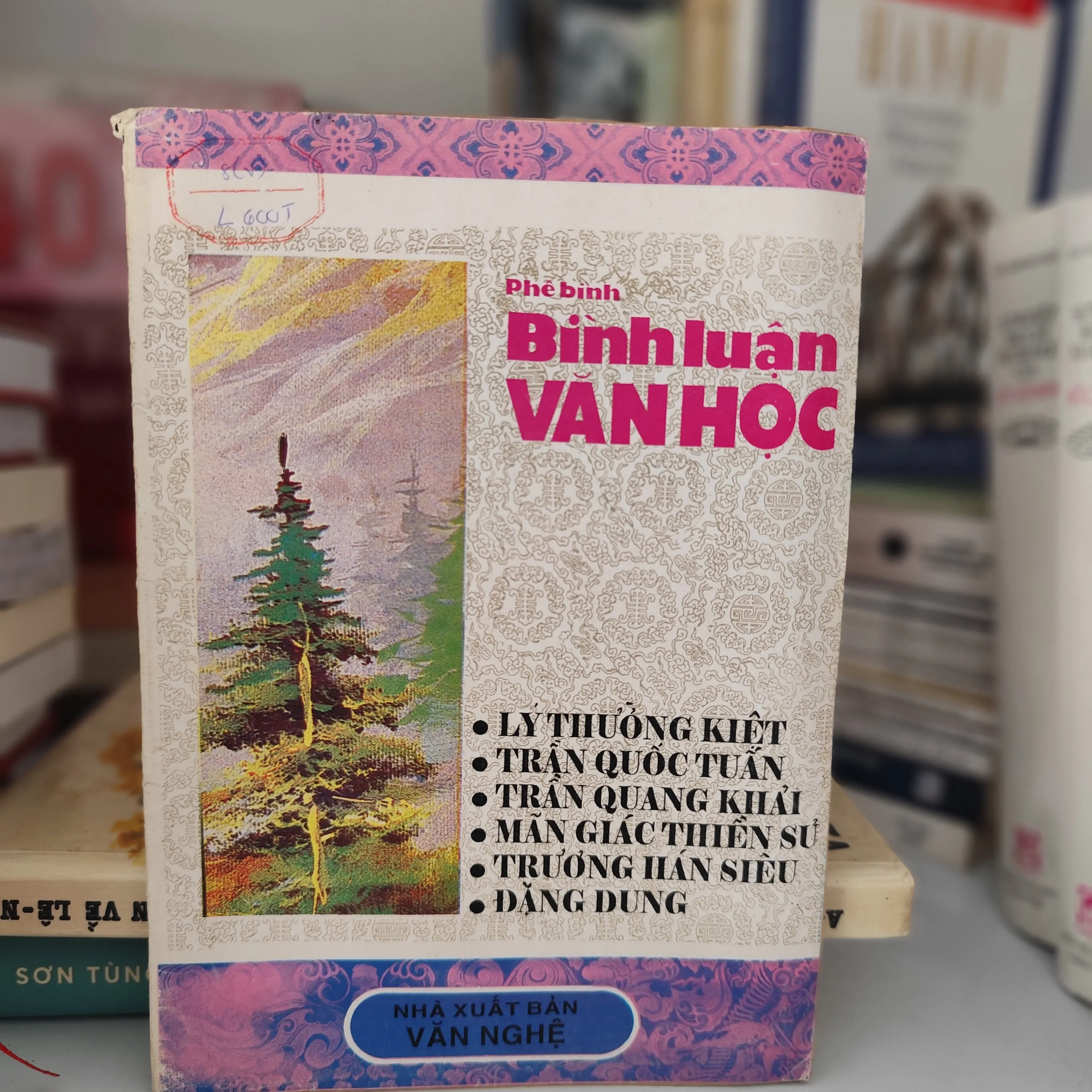Phê bình bình luận văn học by  - Sách Book Cover - Ngọc Hiển Books