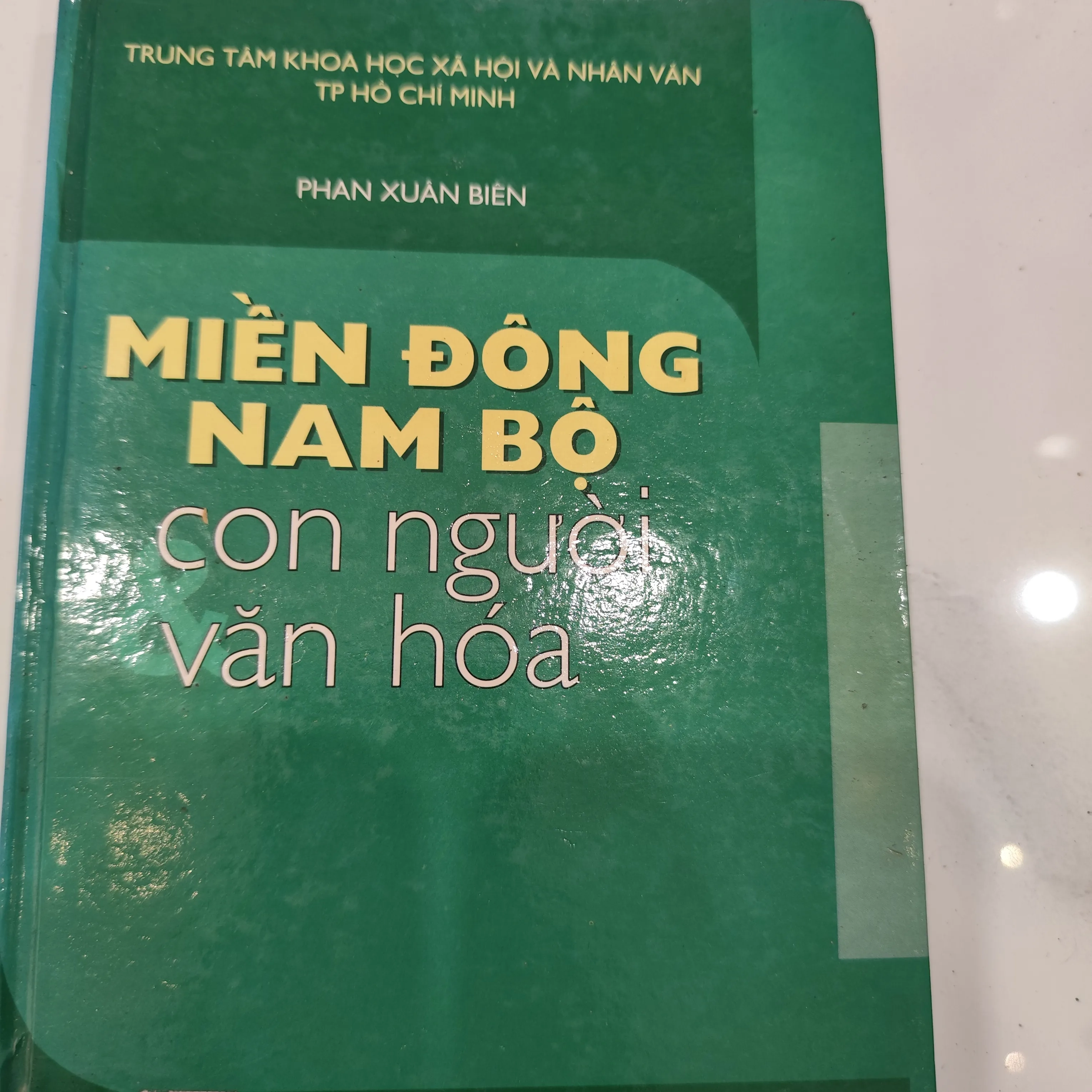 Miền Đông Nam Bộ: con người văn hóa by  - Sách Book Cover - Ngọc Hiển Books