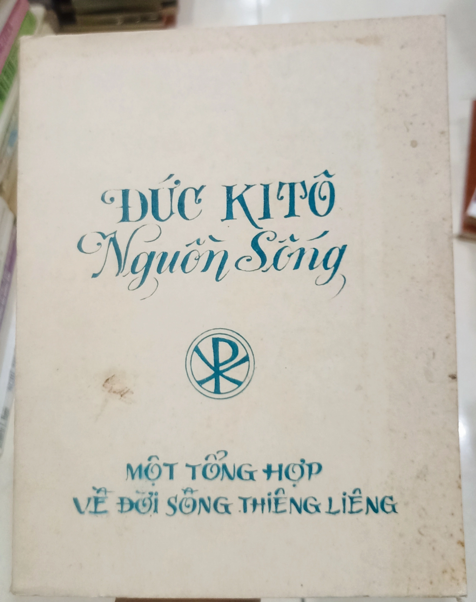 Đức Kitô nguồn sáng - Một tổng hợp về đời sống thiêng liêng 🌻 by  - Sách Book Cover - Ngọc Hiển Books