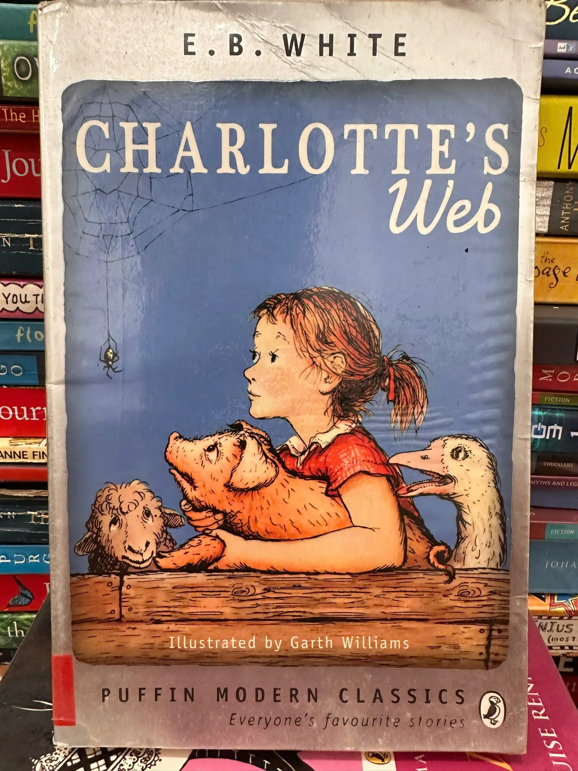 Charlotte's Web by E. B. White, illustrated by Garth Williams. by  - Sách Book Cover - Ngọc Hiển Books