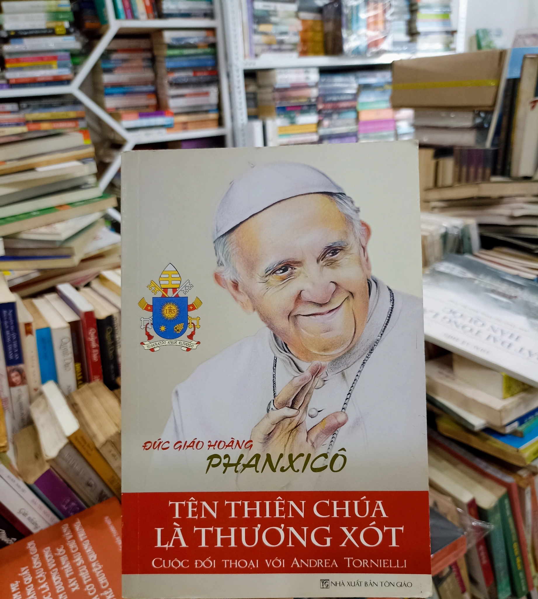 Tên Thiên Chúa là thương xót 🌻- ĐGH Phanxicô by  - Sách Book Cover - Ngọc Hiển Books