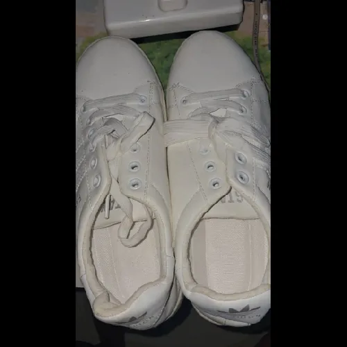 Giày màu trắng size 41