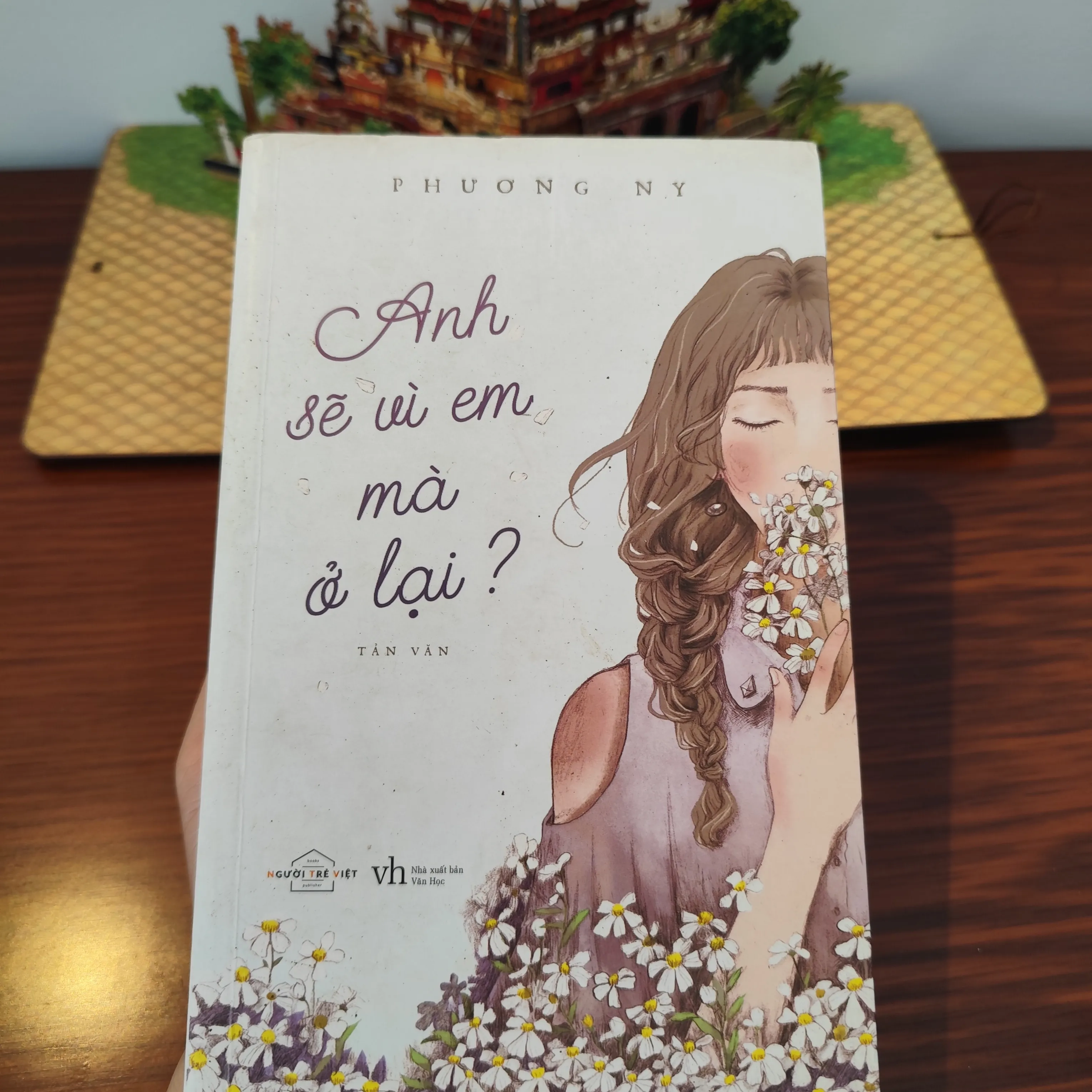 Anh sẽ vì em mà ở lại by  - Sách Book Cover - Ngọc Hiển Books