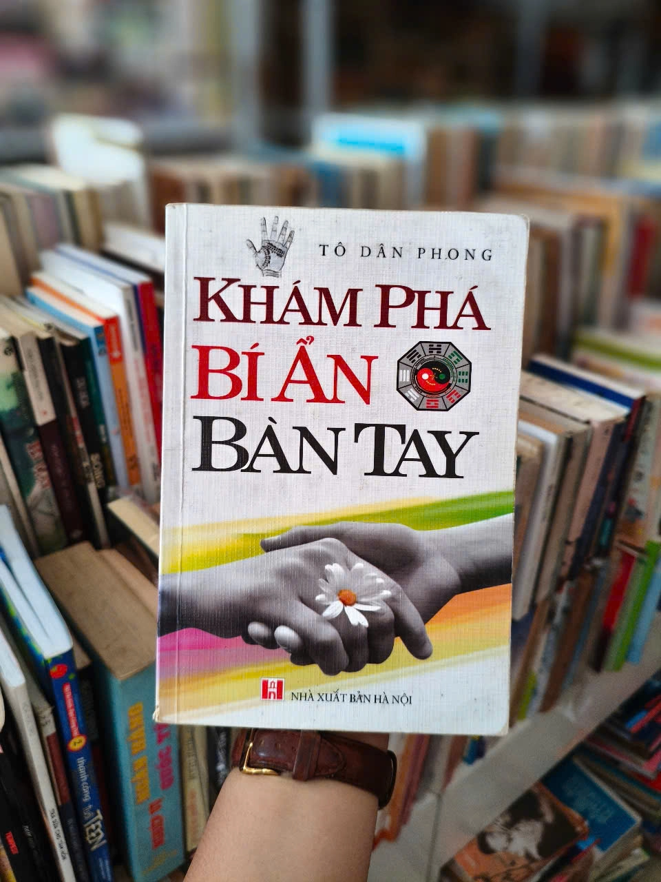 Khám Phá Bí Ẩn Bàn Tay by Tô Dân Phong - Sách Book Cover - Ngọc Hiển Books
