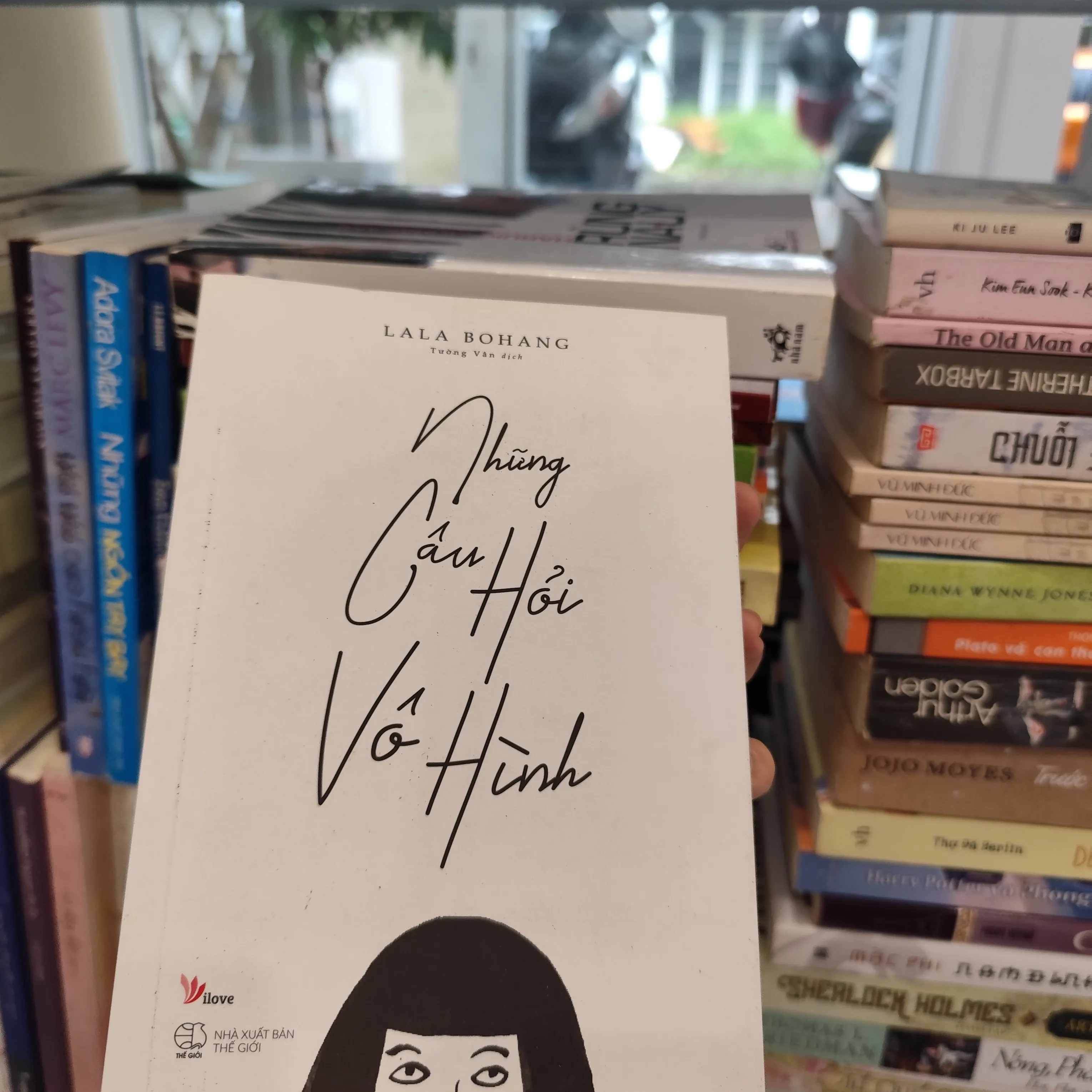 Những câu hỏi vô hình by  - Sách Book Cover - Ngọc Hiển Books