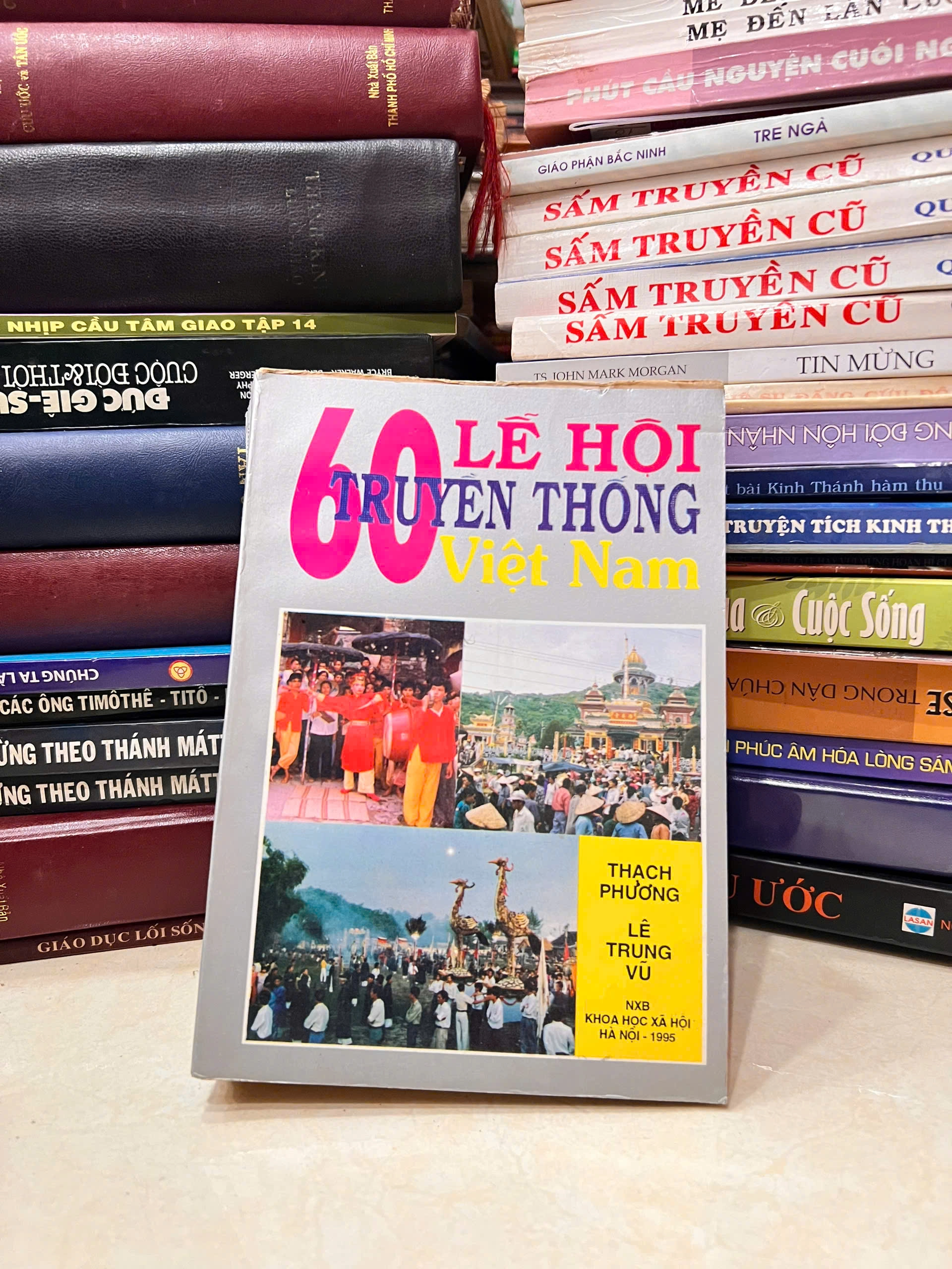 60 Lễ Hội Truyền Thống Việt Nam by Thạch Phương - Lê Trung Vũ - Sách Book Cover - Ngọc Hiển Books