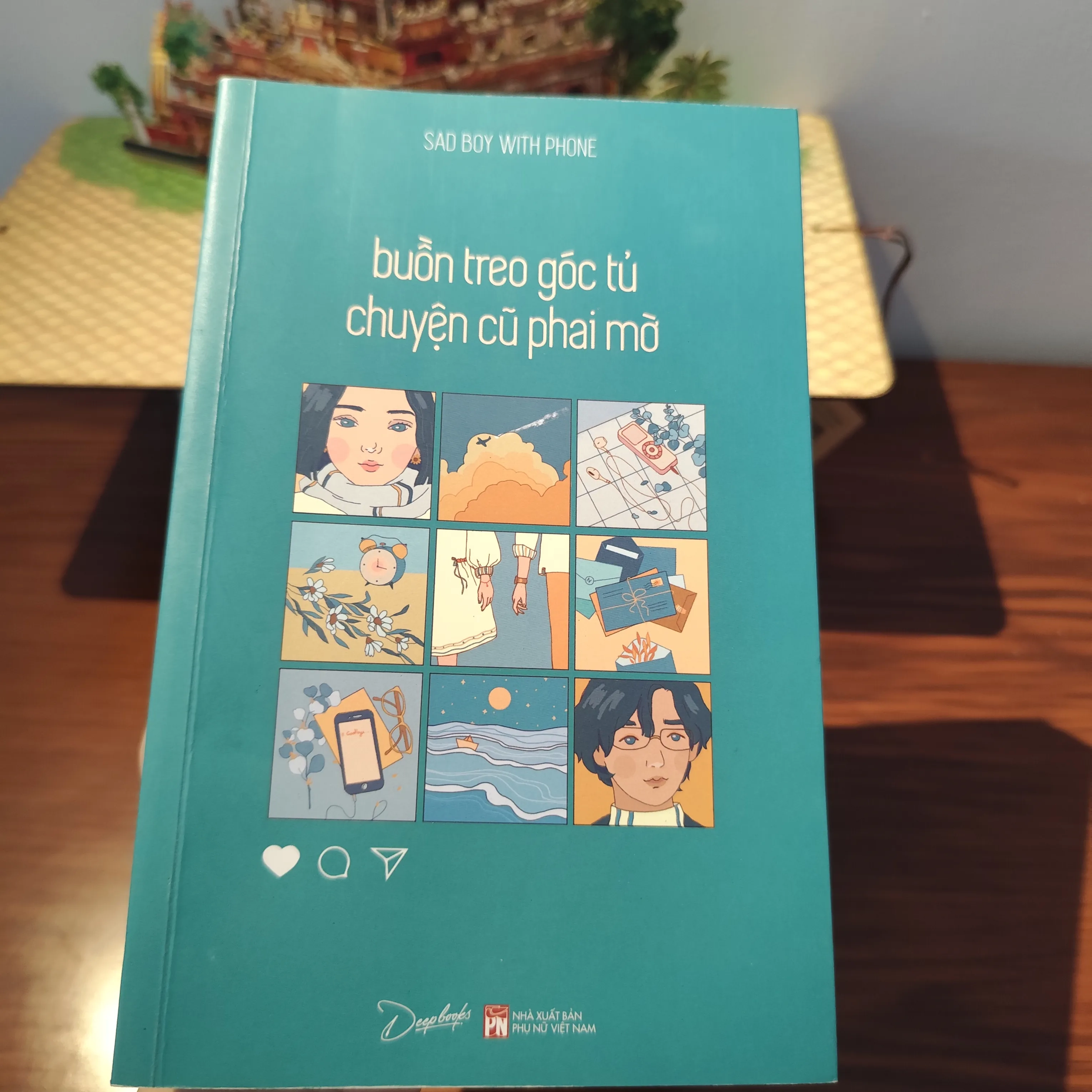 Buồn treo góc tủ chuyện cũ phai mờ by  - Sách Book Cover - Ngọc Hiển Books
