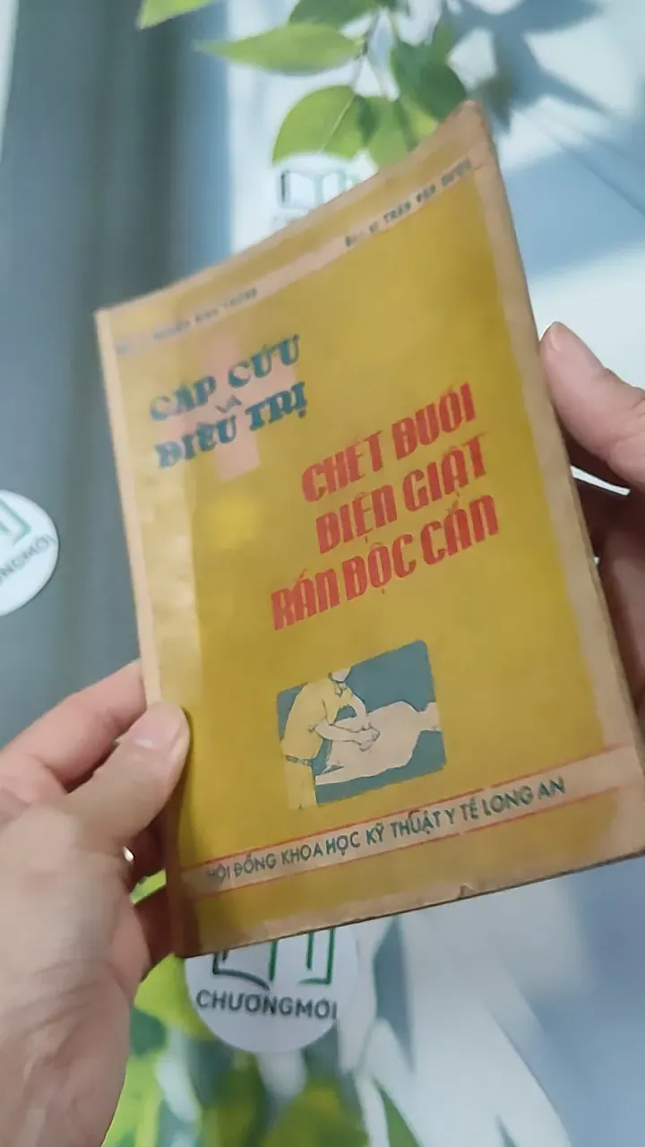 [XƯA] Cấp Cứu Và Điều Trị: Chết Đuối, Điện Giật, Rắn Độc Cắn (1982) - BS. Nguyễn Đình Thiêng - BS. Trần Văn Dược 776013