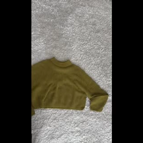 Áo Len lửng HN size M (form nhỏ) màu vàng chanh chính hãng còn mới