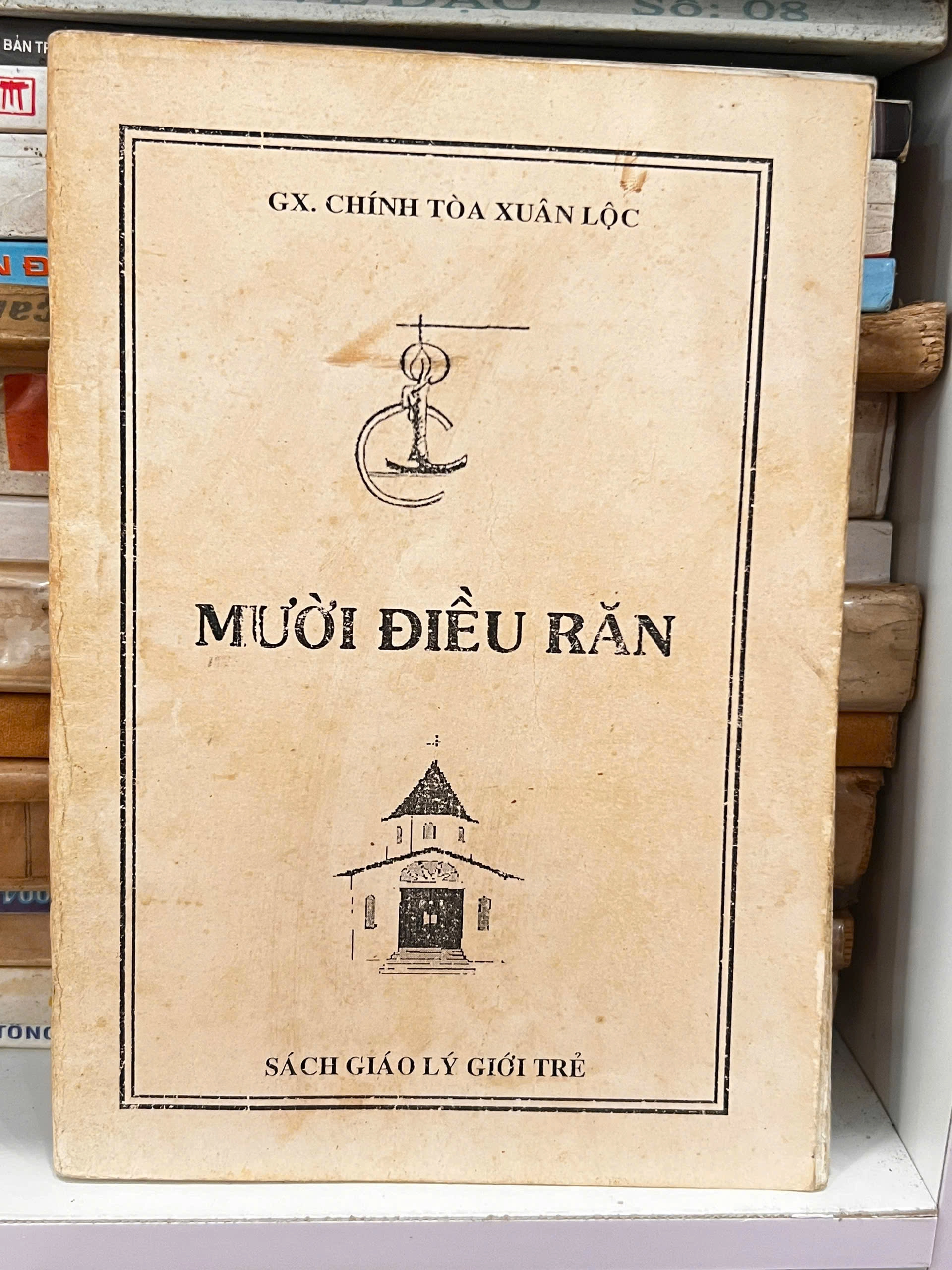 Mười Đều Răn - Sách giáo lý giới trẻ by  - Sách Book Cover - Ngọc Hiển Books