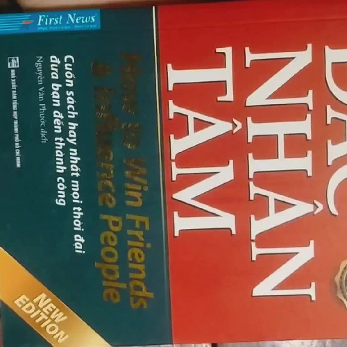 📚Đắc Nhân Tâm – Dale Carnegie
🔥 Sách quốc dân về giao tiếp 