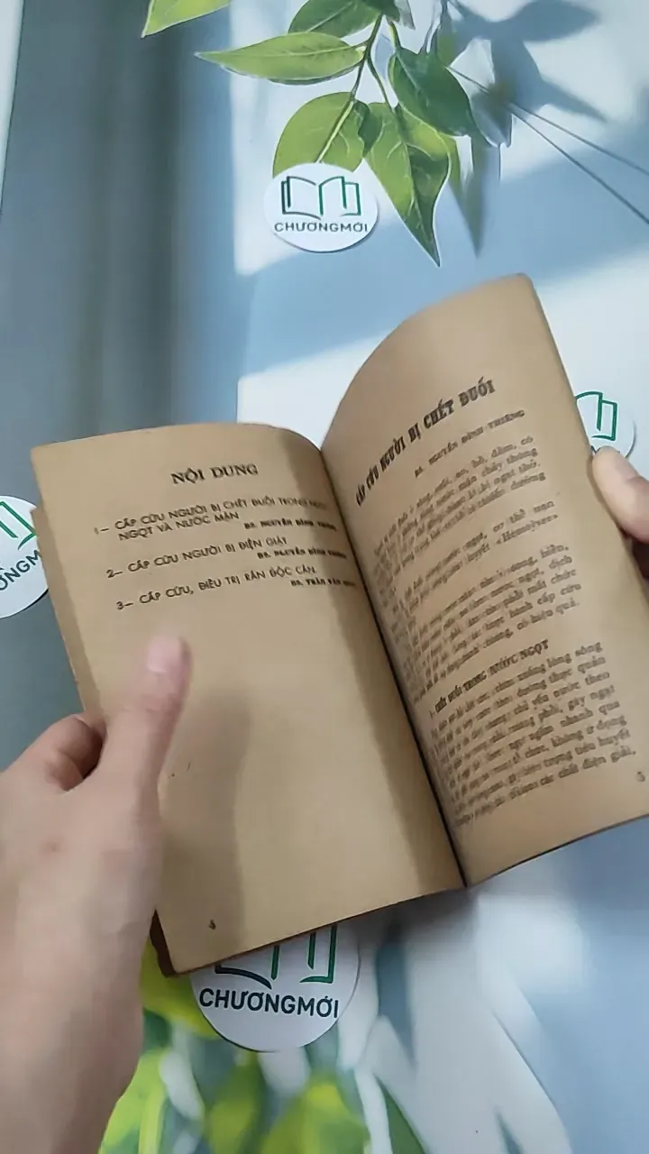 [XƯA] Cấp Cứu Và Điều Trị: Chết Đuối, Điện Giật, Rắn Độc Cắn (1982) - BS. Nguyễn Đình Thiêng - BS. Trần Văn Dược 776013
