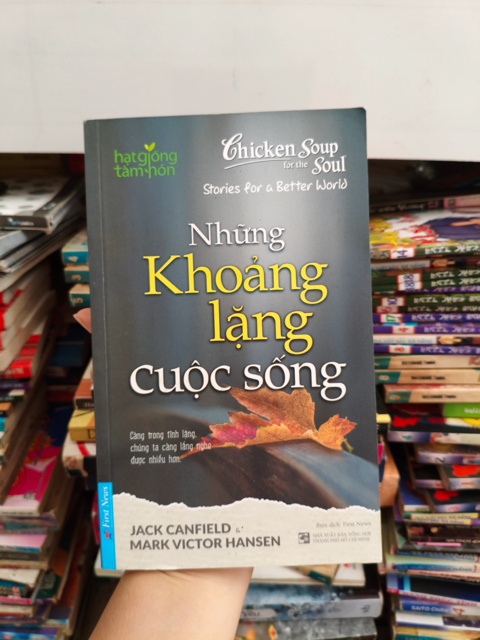 Những khoảng lặng cuộc sống 🌱 by  - Sách Book Cover - Ngọc Hiển Books