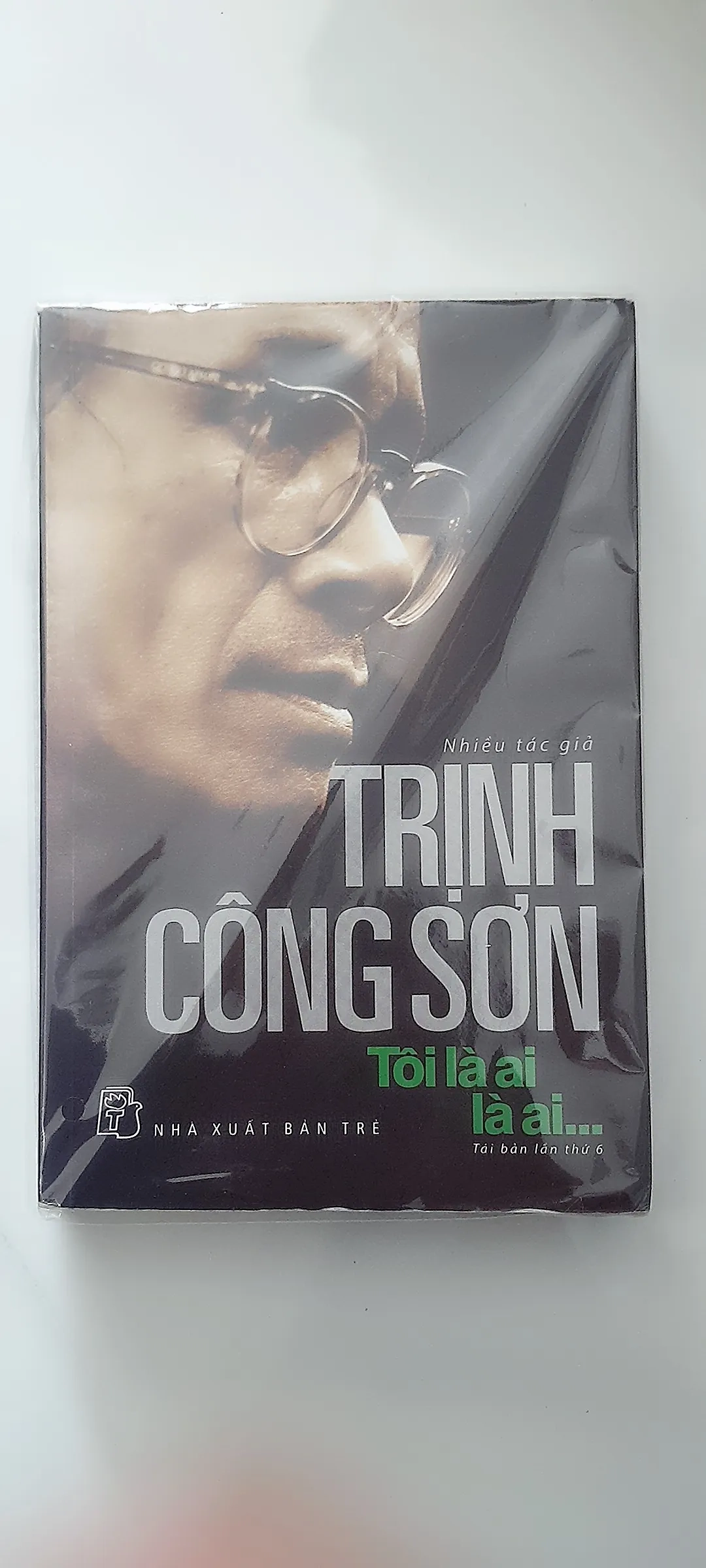 Trịnh Công Sơn - Tôi là ai, là ai.... by  - Sách Book Cover - Ngọc Hiển Books