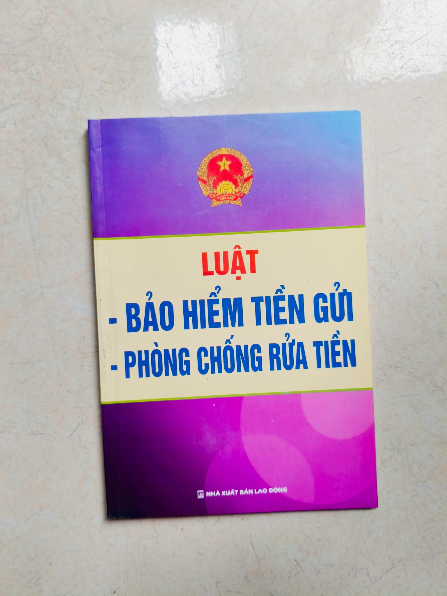 Luật bảo hiểm tiền gửi phòng chống rửa tiền 🌱 by  - Sách Book Cover - Ngọc Hiển Books