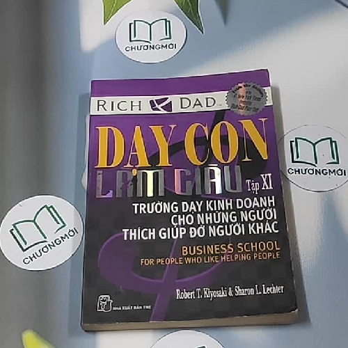 Dạy con làm giàu - Tập 11: Trường dạy kinh doanh cho những người thích giúp đỡ người khác