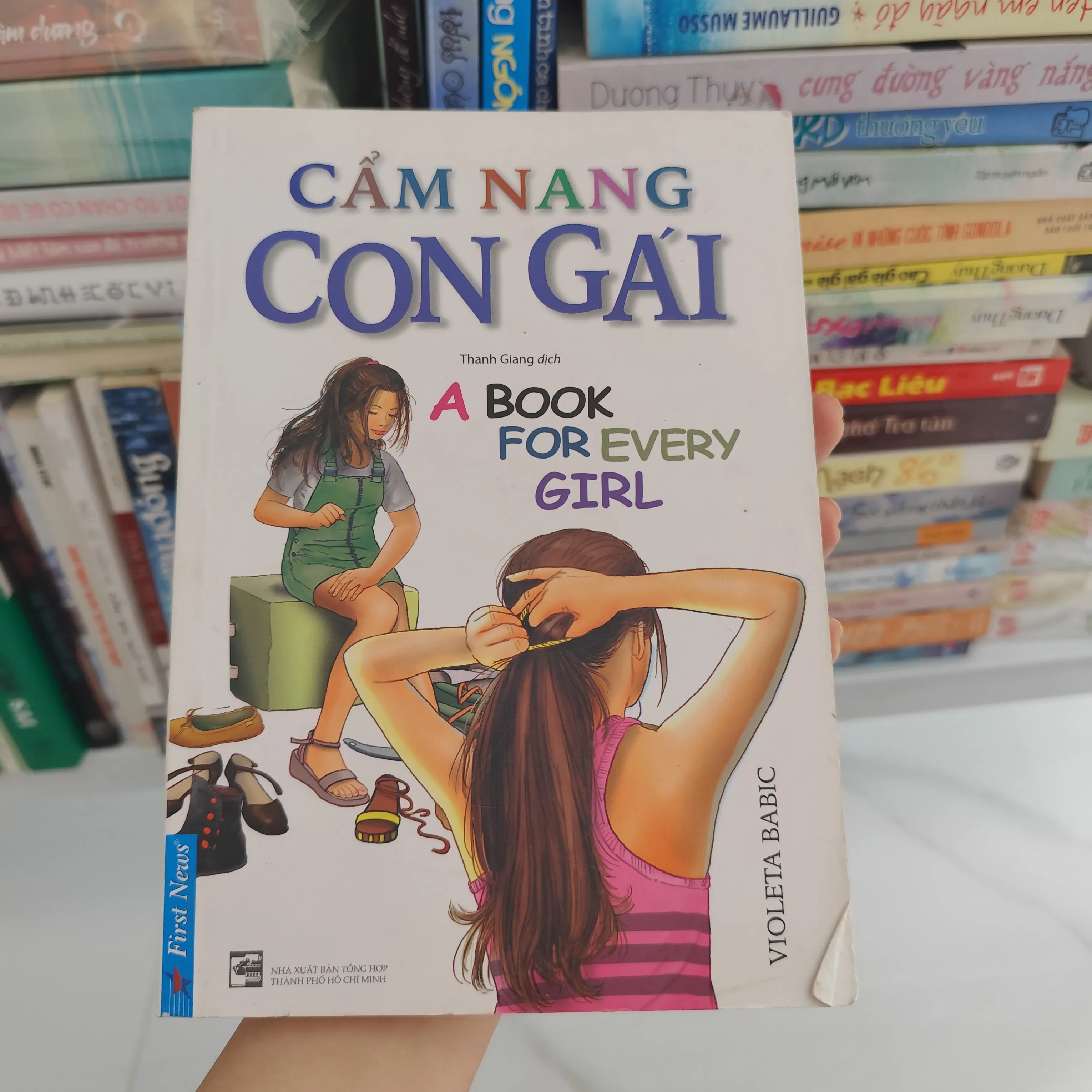 Cẩm nang con gái by  - Sách Book Cover - Ngọc Hiển Books