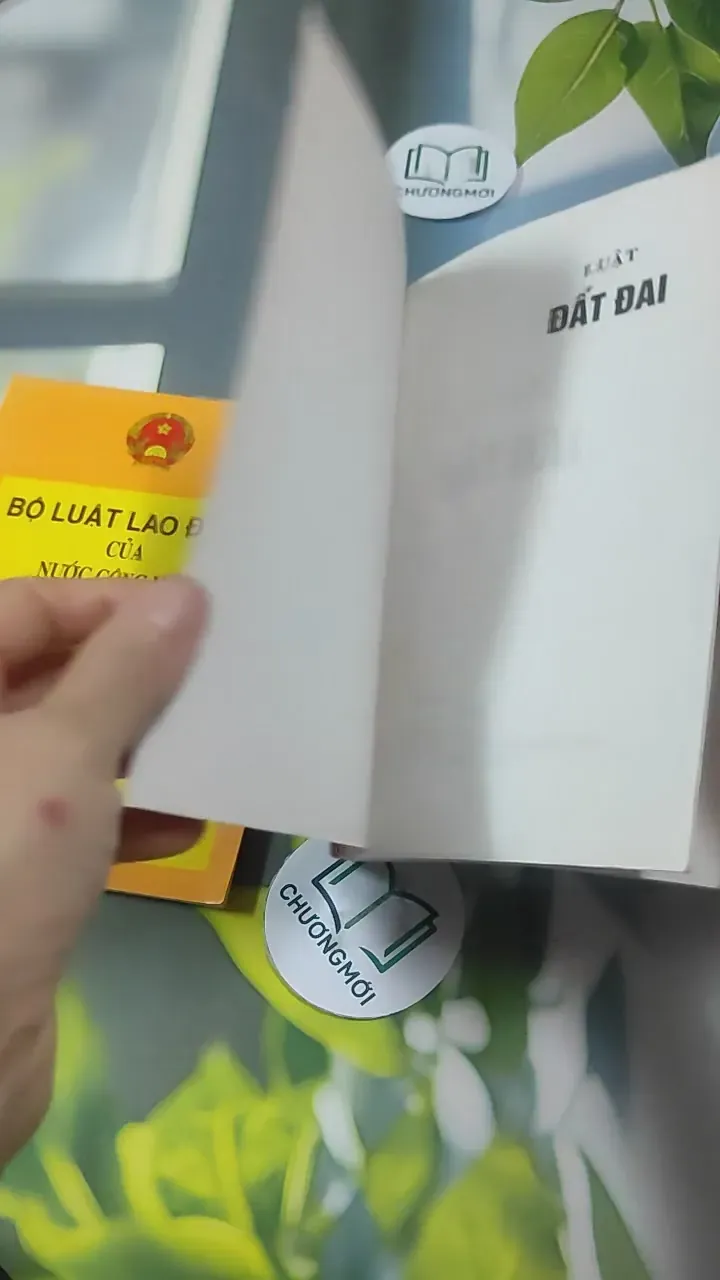 Combo: Bộ Luật Lao Động Của Nước Cộng Hòa XHCN Việt Nam, Luật Đất Đai 727363