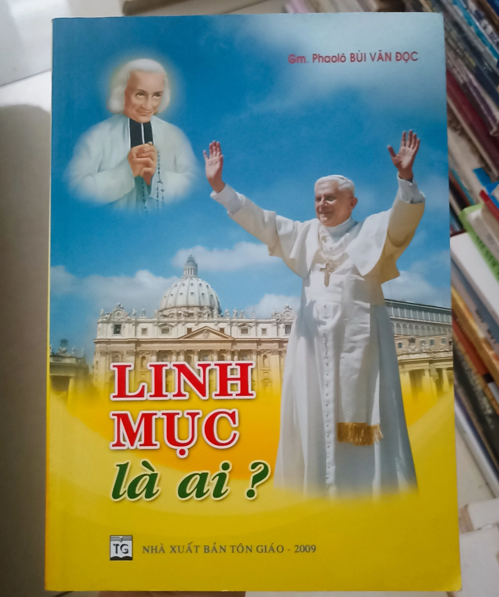 Linh mục là ai? 🌻 by  - Sách Book Cover - Ngọc Hiển Books