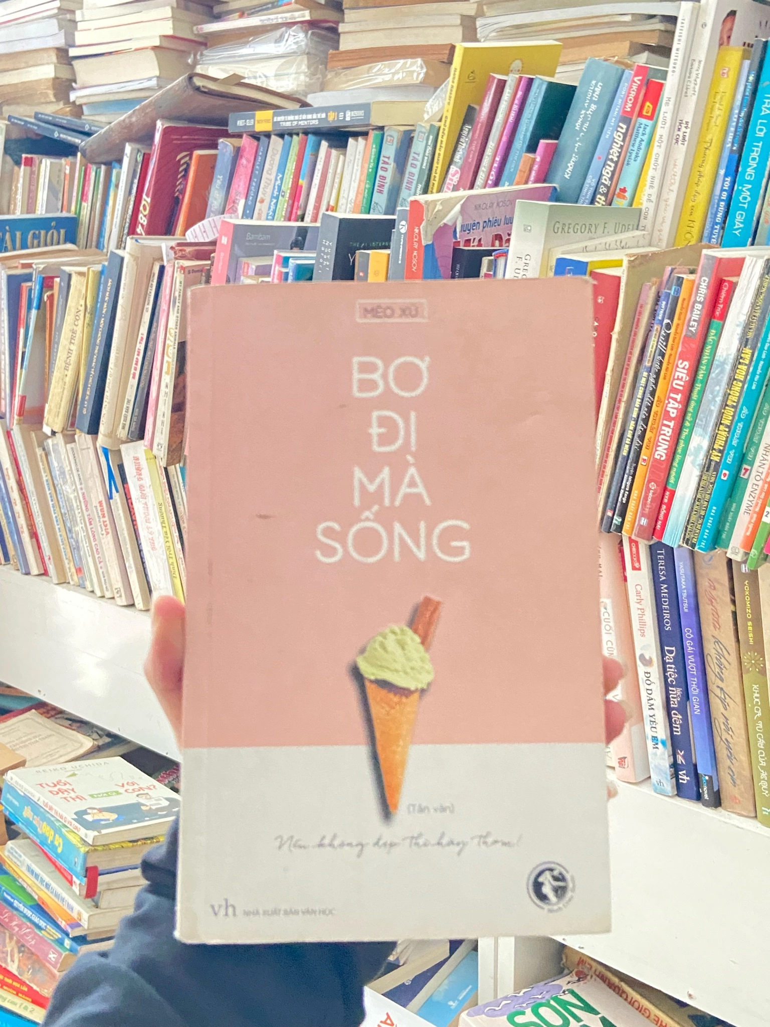 Bơ đi mà sống by  - Sách Book Cover - Ngọc Hiển Books