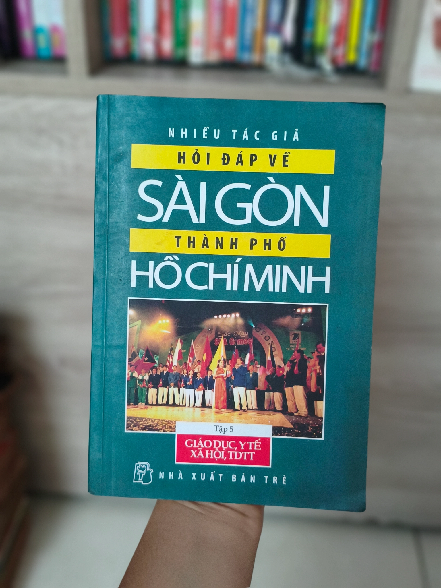 Hỏi đáp về Sài Gòn thành phố Hồ Chí Minh 🌱 by  - Sách Book Cover - Ngọc Hiển Books