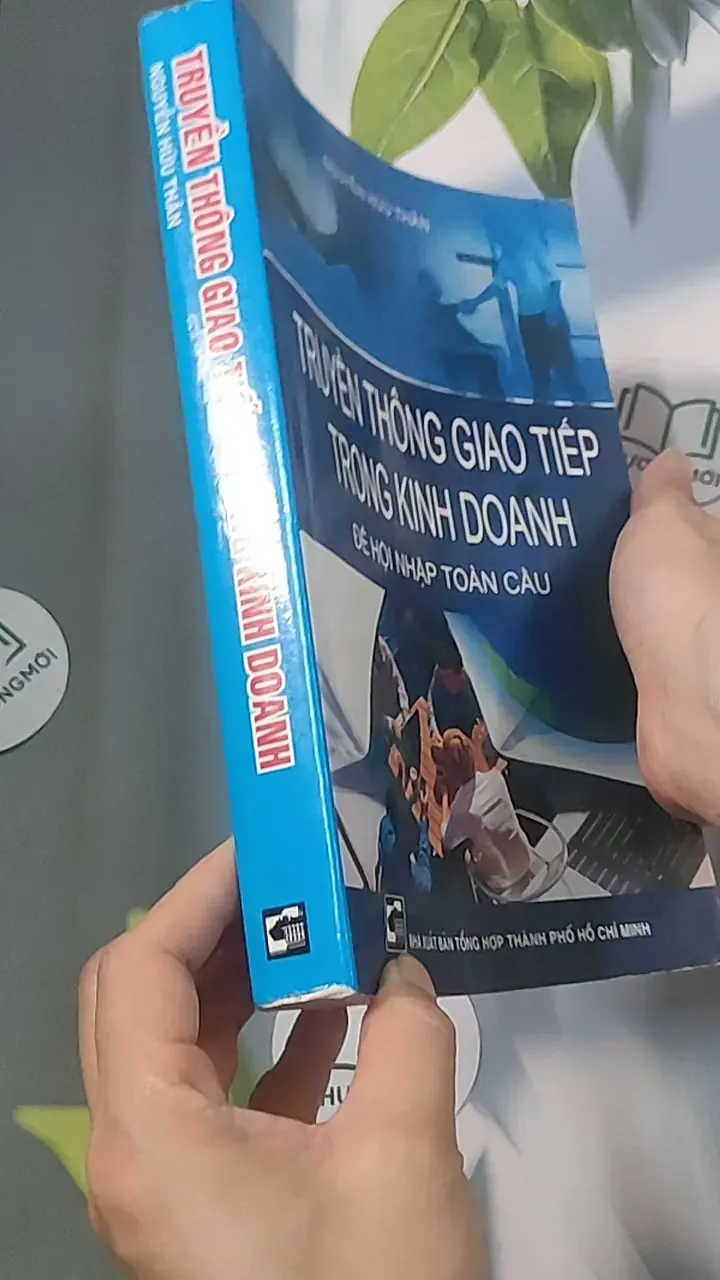 Truyền thông giao tiếp trong kinh doanh để hội nhập toàn cầu - Nguyễn Hữu Thân 688446
