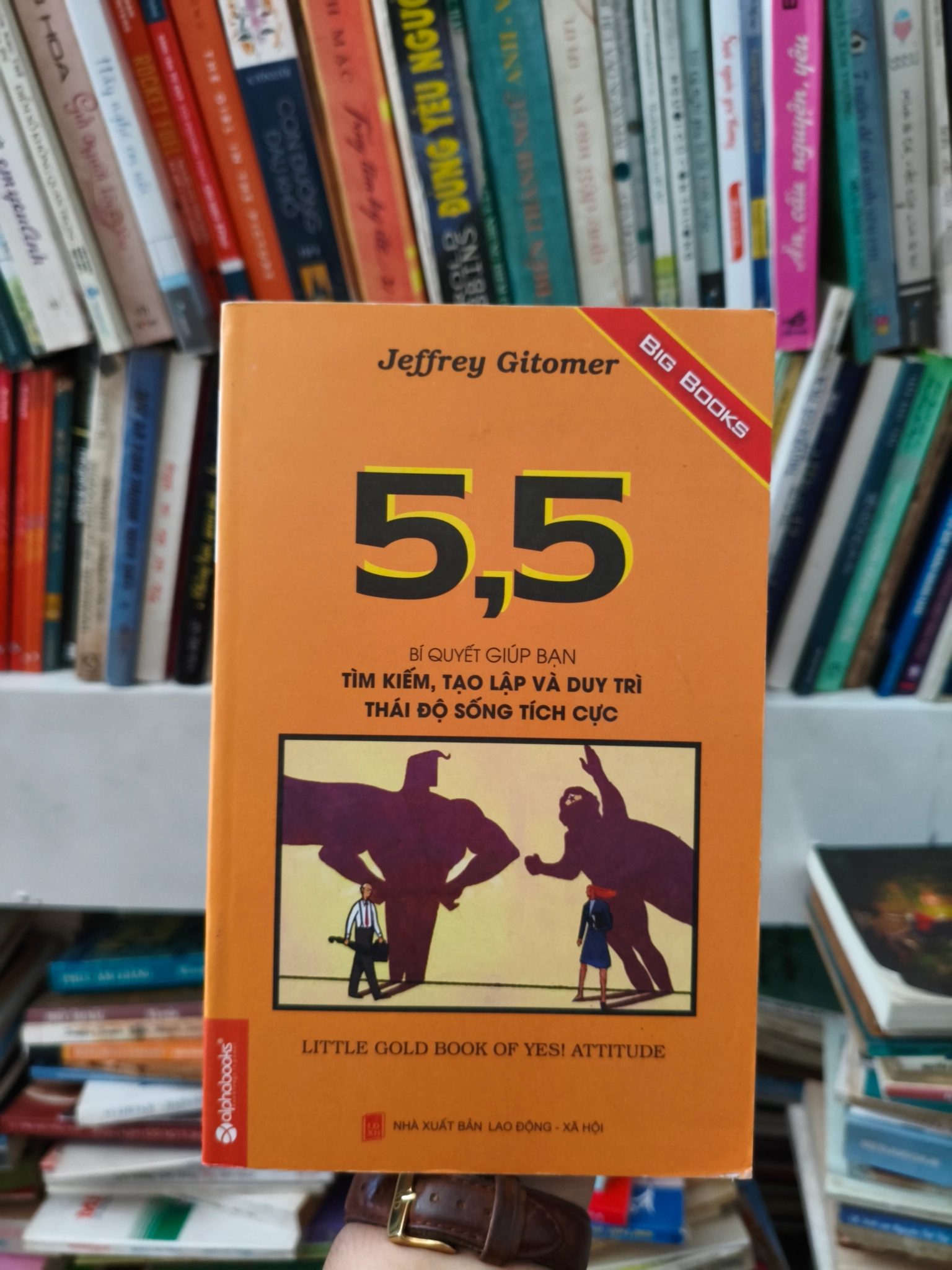 5,5 bí quyết giúp bạn tìm kiếm, tạo lập và duy trì thái độ sống tích cực by Jeffrey Gitomer - Sách Book Cover - Ngọc Hiển Books