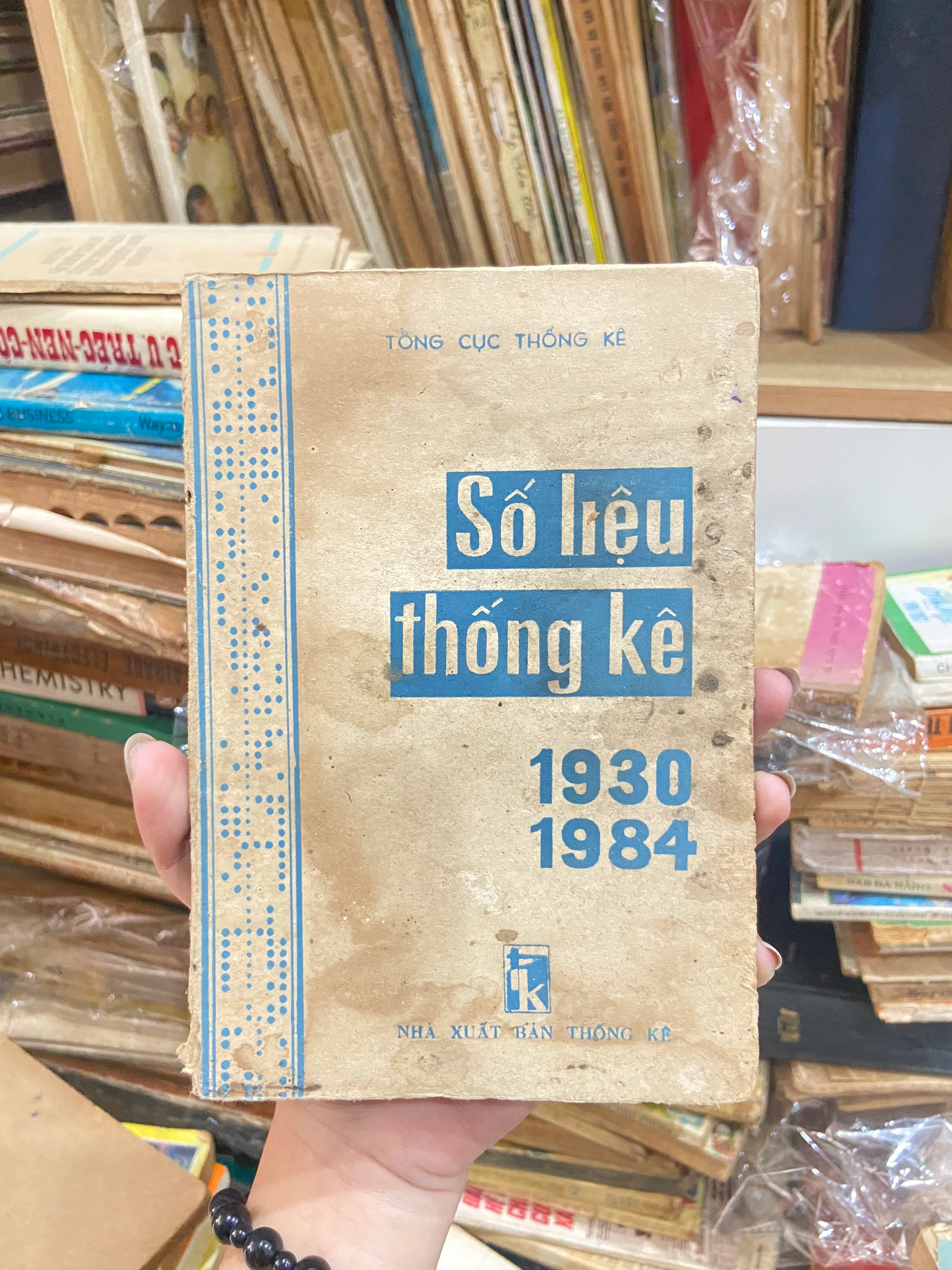 Số Liệu Thống Kê (1930 - 1984) by  - Sách Book Cover - Ngọc Hiển Books