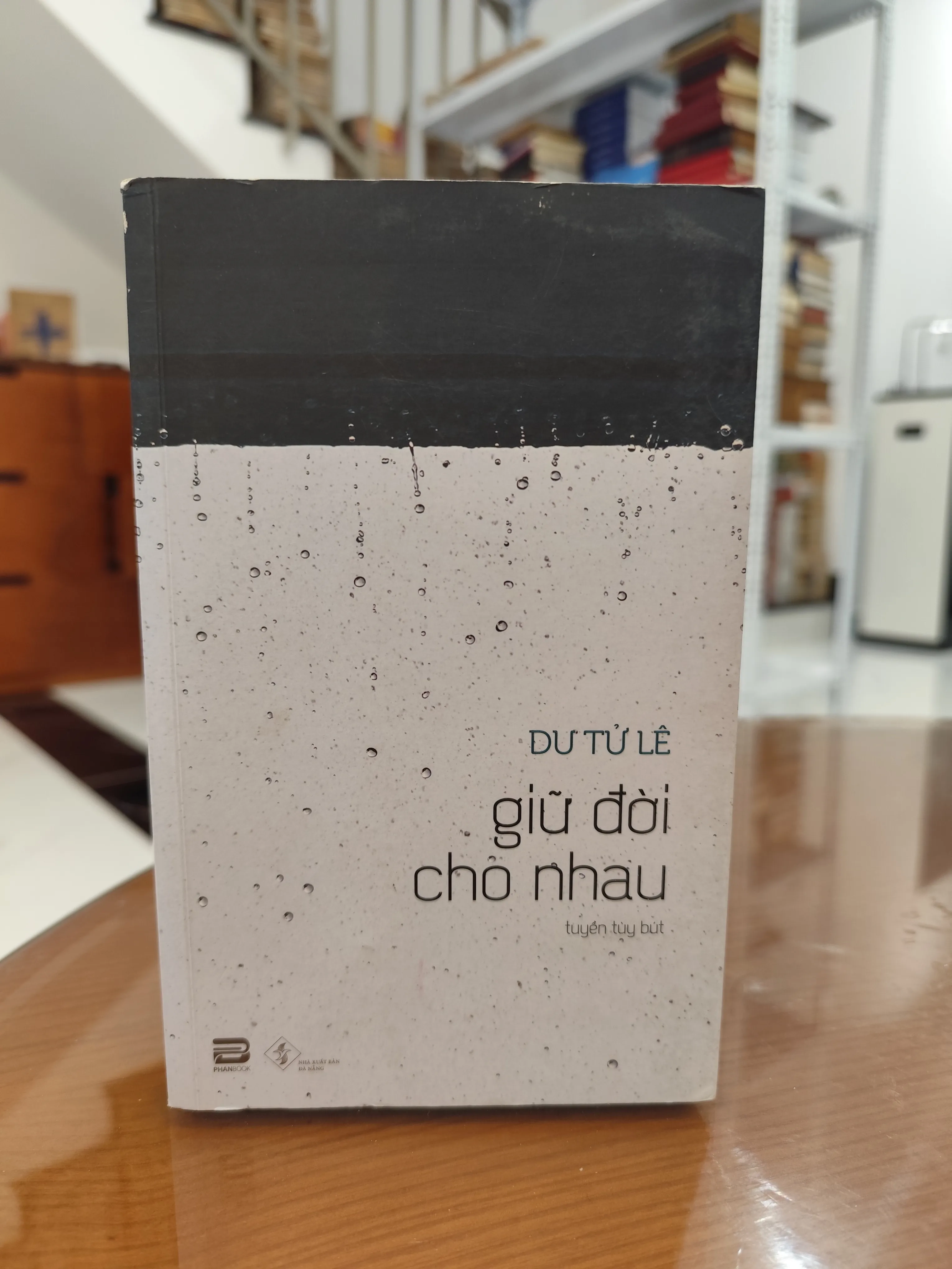 Giữ đời cho nhau by  - Sách Book Cover - Ngọc Hiển Books