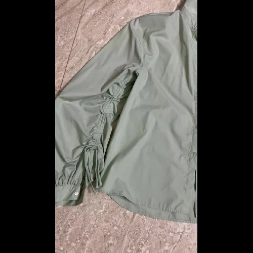 Áo sơ mi nữ cổ đứng tay xắn nếp gập màu xanh lá