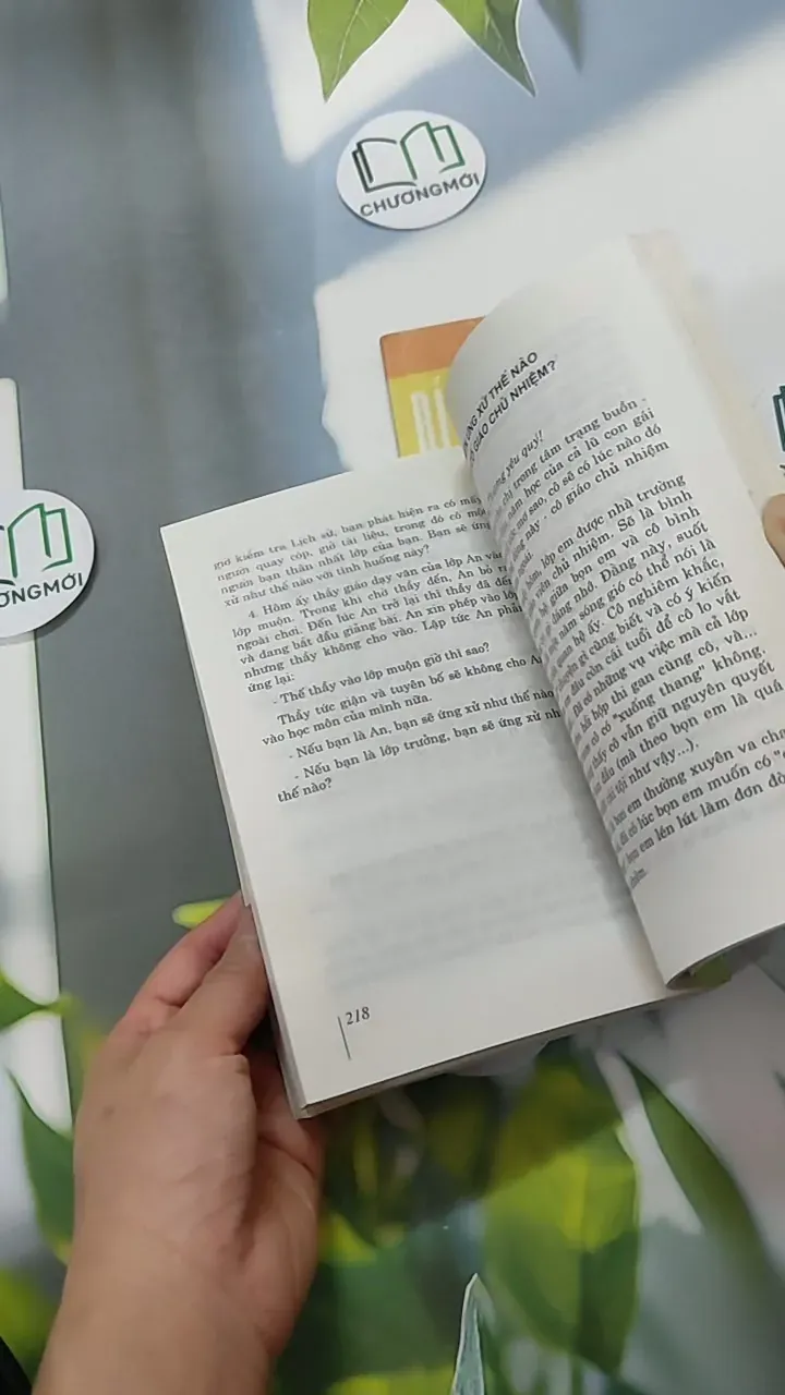 Combo: Giao Tiếp Ứng Xử Tuổi Học Đường, Bí Quyết Ứng Xử Duyên Dáng - Nguyễn Hồi Loan 787022